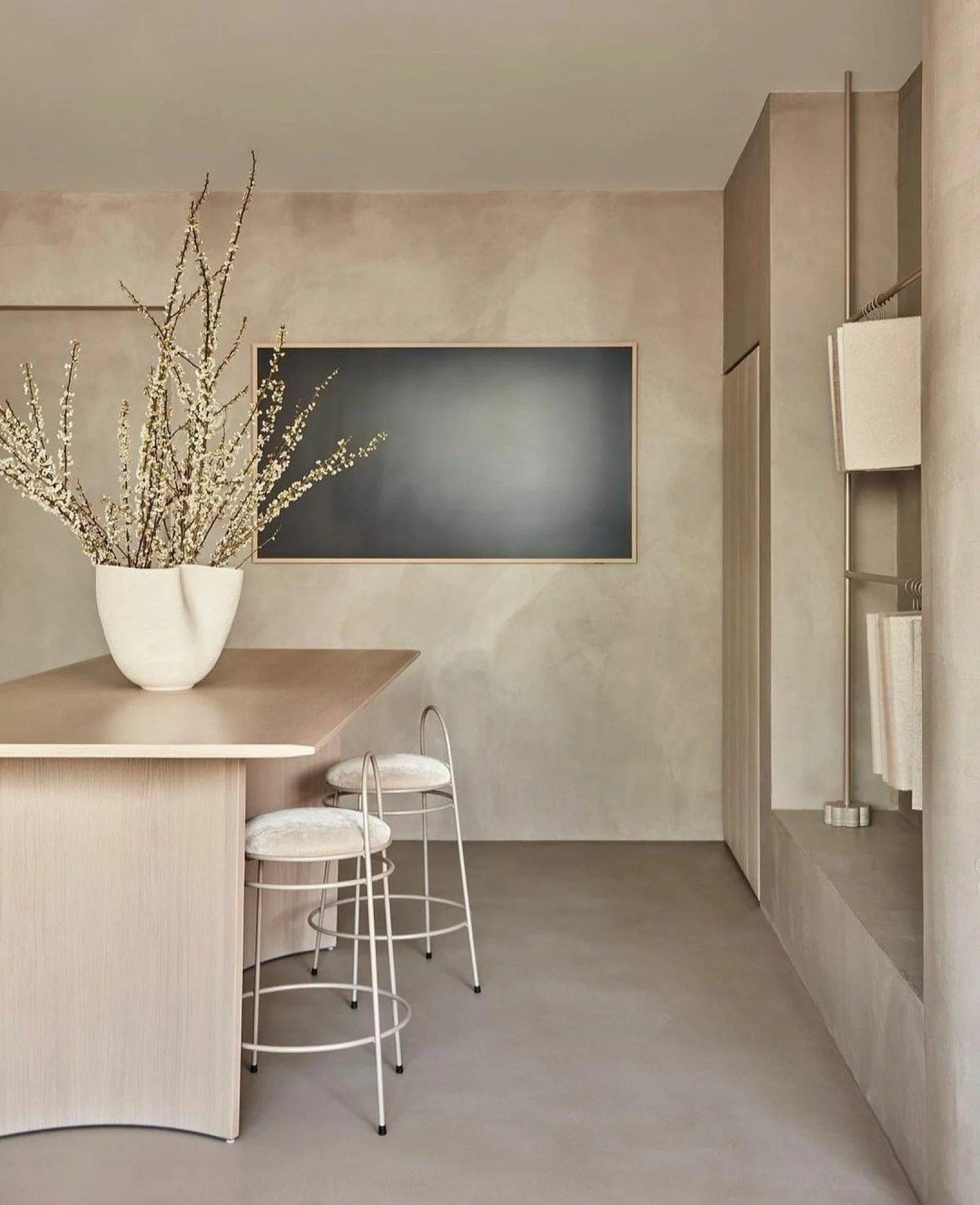 microcement-floors-seamless-overlays