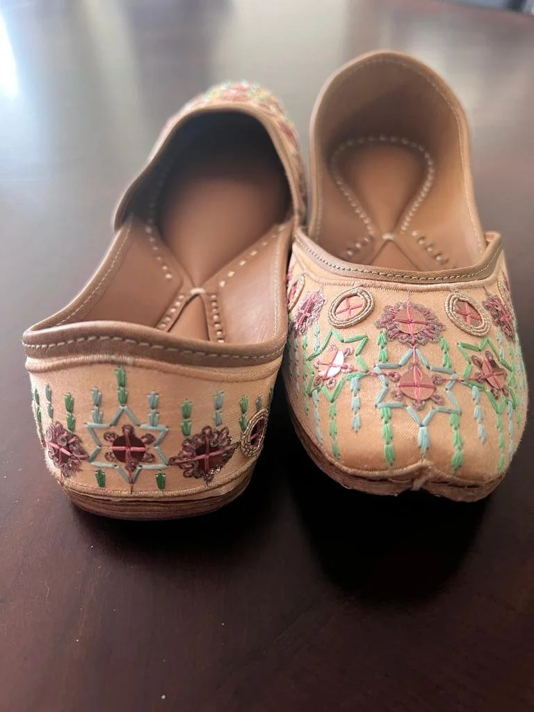 Peach Thread Work Jutti