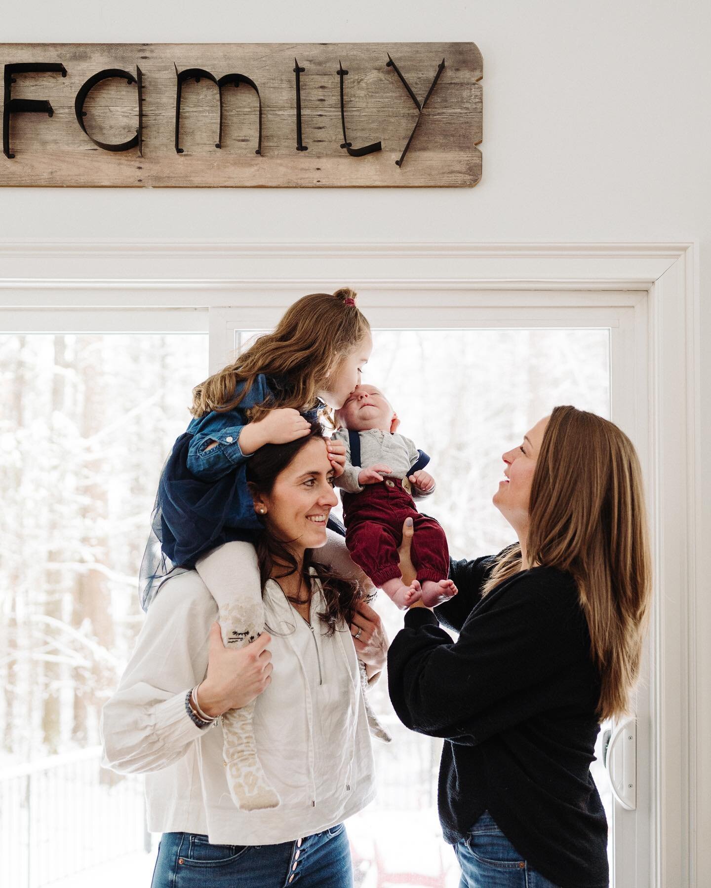 I&rsquo;ve been working on something super special that I just can&rsquo;t wait to share later this week! Until then, please enjoy this gorgeous family of four. 😍

At home Family Session for @jnassar15 &amp; @_kaylanassar_ 

#seanawilliamsonfamily #