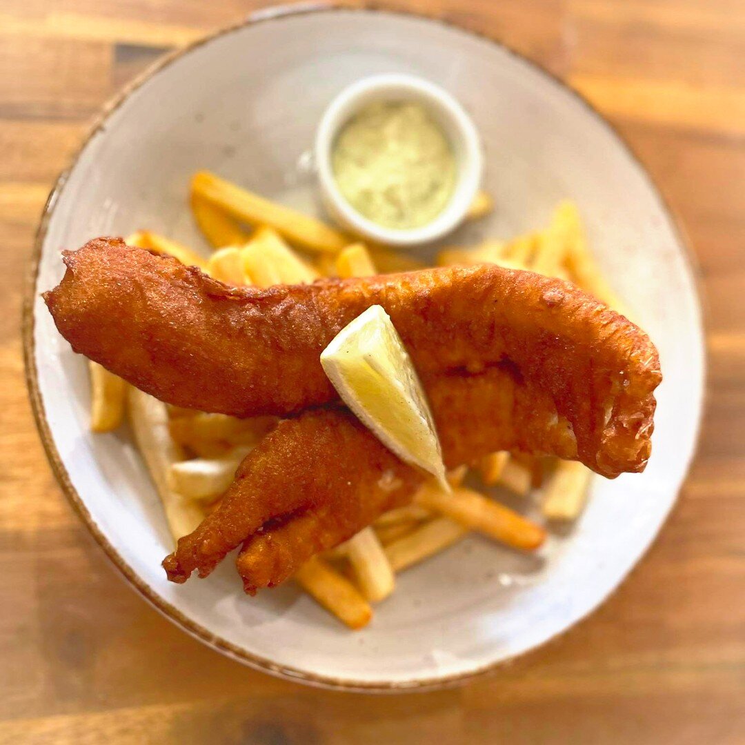 Fresh blue cod coated in beer batter, served with homemade tartar sauce and fries.

Friday's were made for Fish &amp; Chips!

#fishandchips #fishandchipsnz #bluecod #bluecodnz #kingstonflyer #kingstonflyernz #kingstonflyercafe #queenstown #queenstown