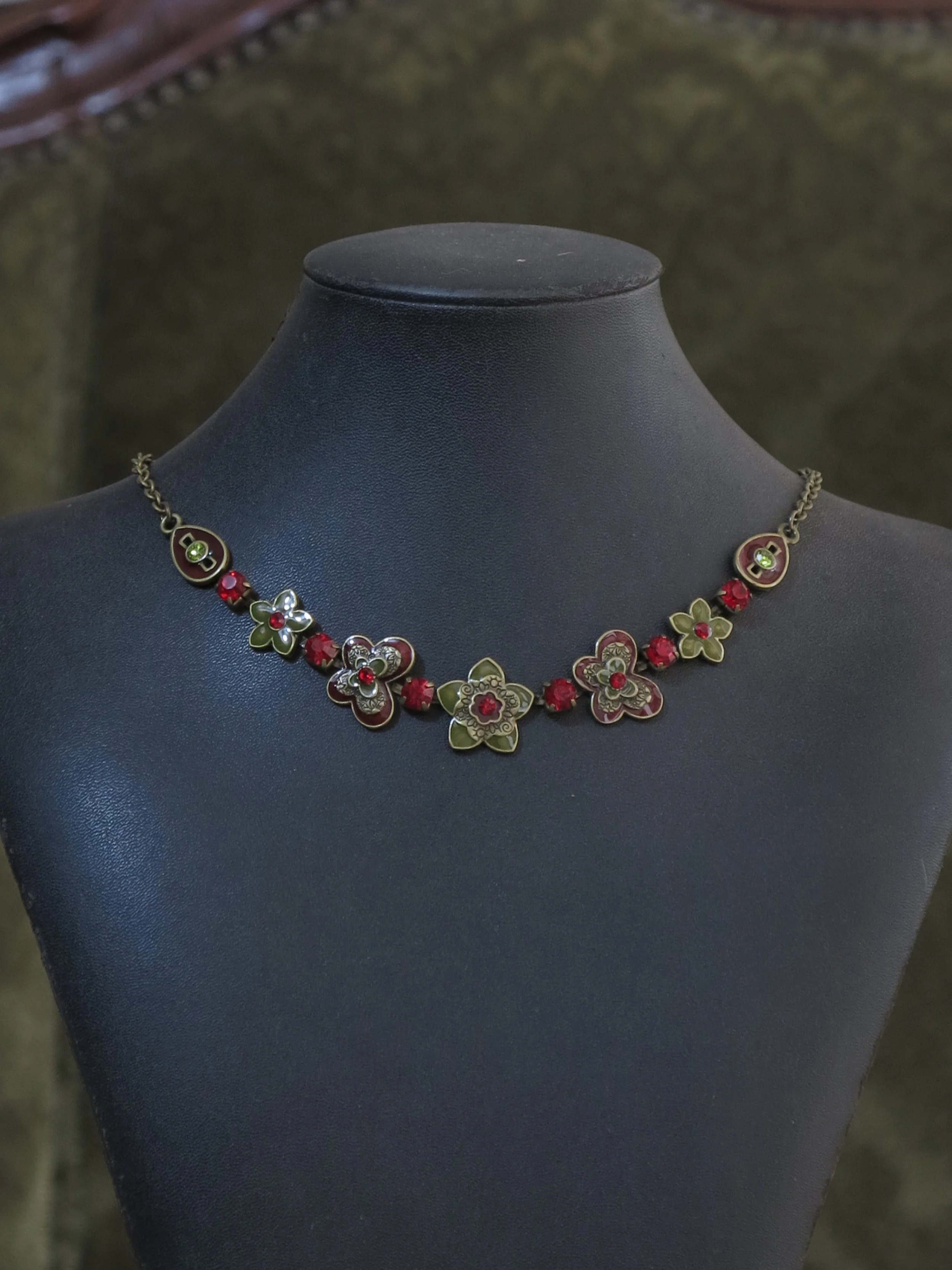 Akako Floral Necklace