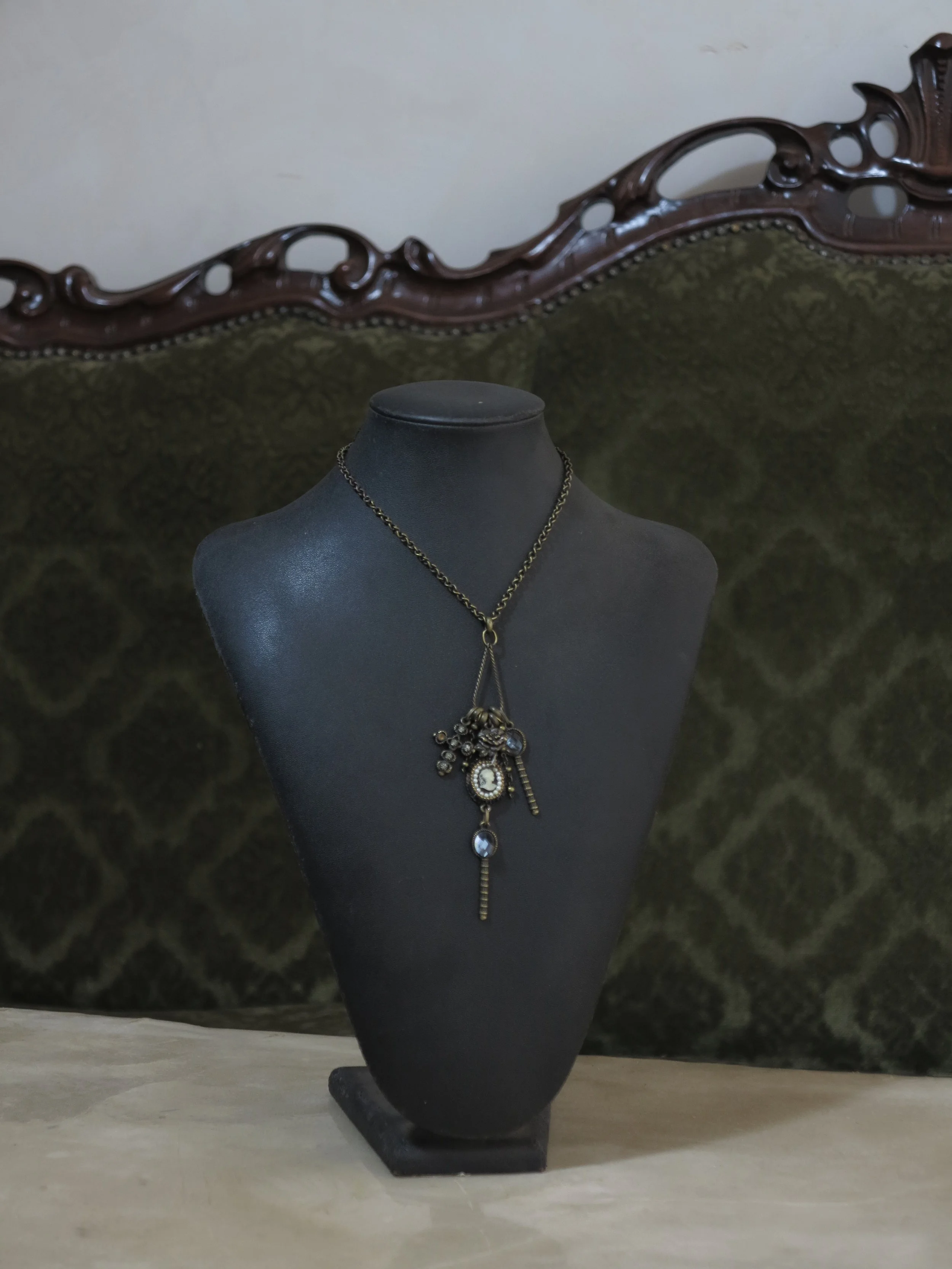 Sannia Chain Vintage Necklaces