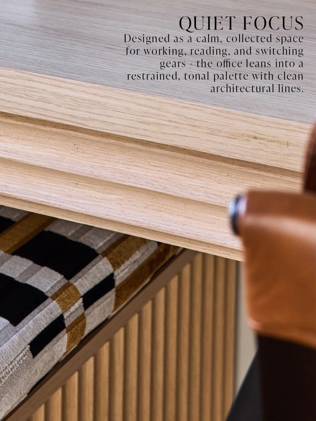 A built-in desk and bench seat maximise function without overwhelming the space, creating an elegant backdrop for Zoom
calls and quiet moments alike. Positioned just at the top of the stairs, it forms a considered vignette from the hallway, an inviti