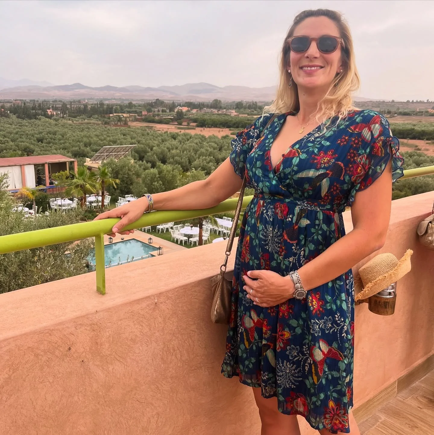 Et oui je garde depuis mars un joli secret qui grandit&hellip;
On a la grande joie d&rsquo;attendre notre fille pour la fin du mois de Novembre 🐣

5 mois &agrave; me regarder le nombril (et &agrave; engager mes abdos profonds pour les shootings de c