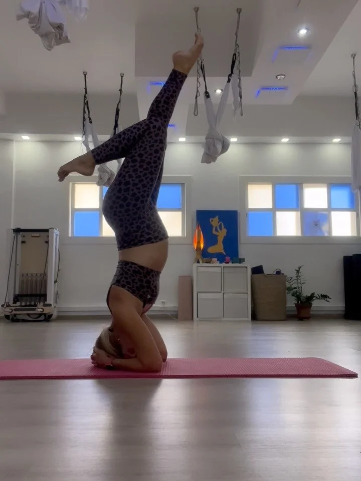 Bref &ccedil;a fait 7 mois et m&ecirc;me la t&ecirc;te en bas tout va bien. Les fun facts de mumtobeyogi : 

&bull;les d&eacute;monstrations sur le ventre en Pilates c&rsquo;est fini et parfois je m&rsquo;essouffle quand je cris trop fort en cours 🤪