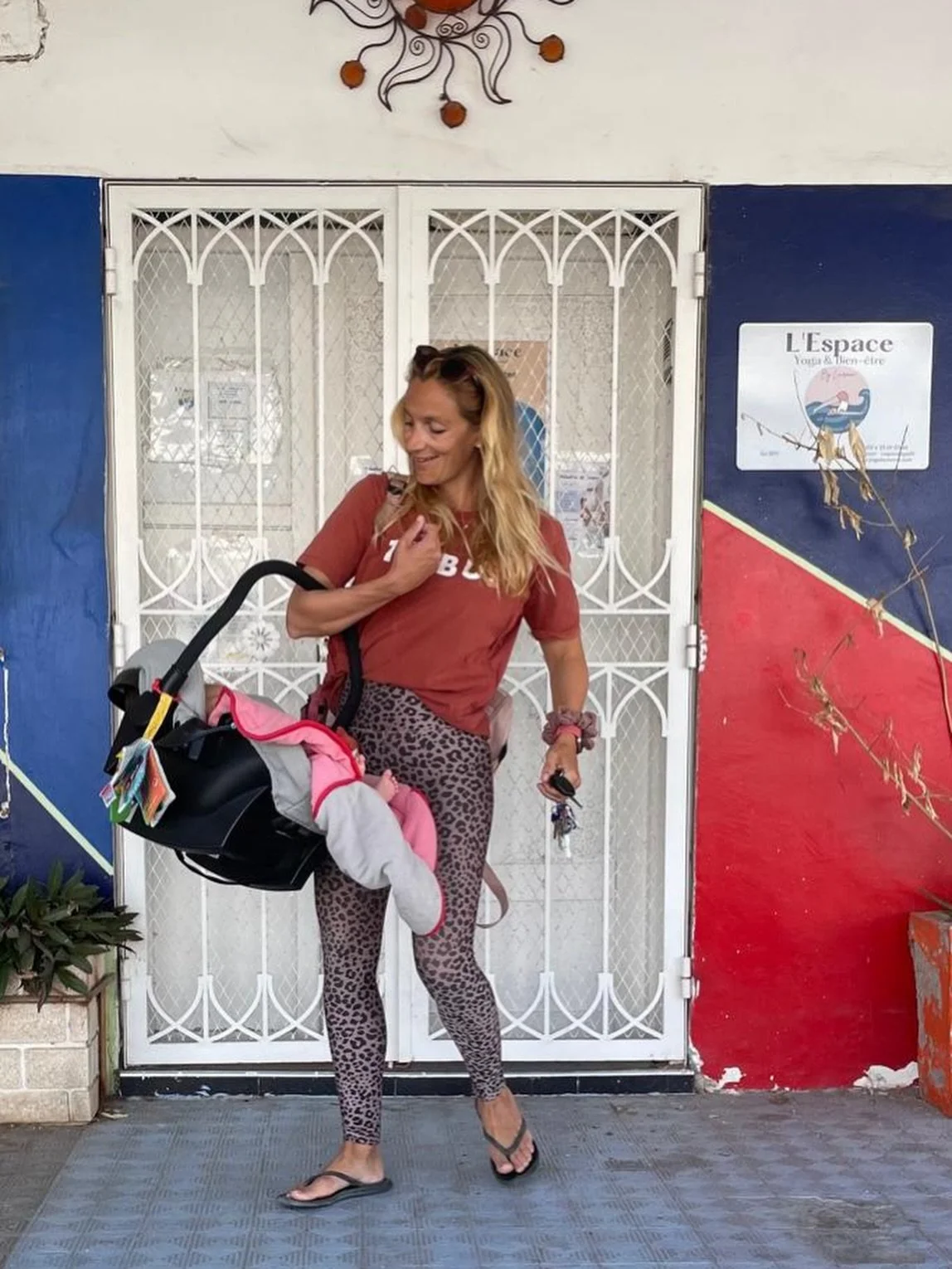 En Mars dans ma pellicule &hellip;
J&rsquo;ai retrouv&eacute; le plaisir des vagues 🏄&zwj;♀️ 
Le cosy comme un sac &agrave; main 👜
Le t-shirt d&rsquo;allaitement toujours pr&ecirc;t &agrave; dezipper 🫣
J&rsquo;ai mis ses 1eres tenues de princesse 