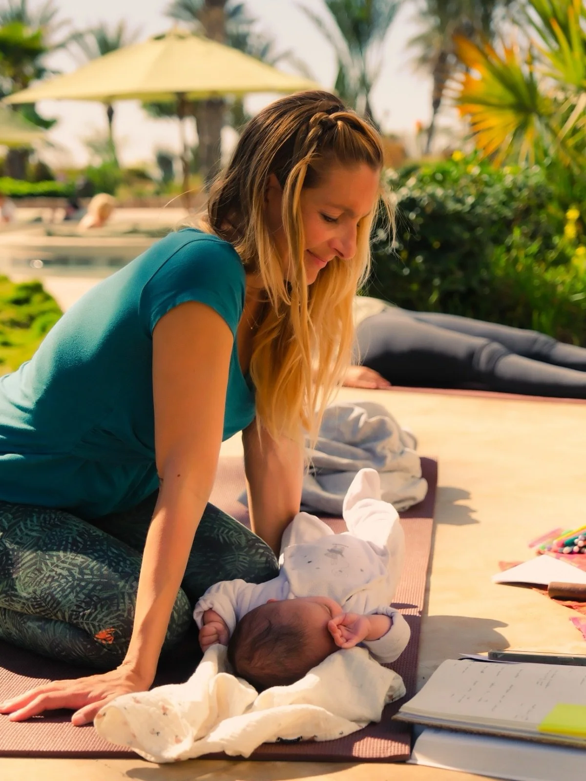 Il y a quelques jours j&rsquo;ai re&ccedil;u les jolies photos de notre session &laquo;&nbsp;Matin&eacute;e douceur Yoga &amp; Spa&nbsp;&raquo; &agrave; The View 🙏🏼

Retour en images sur la pratique douce du matin.
Soleil, palmiers, chant des oisea