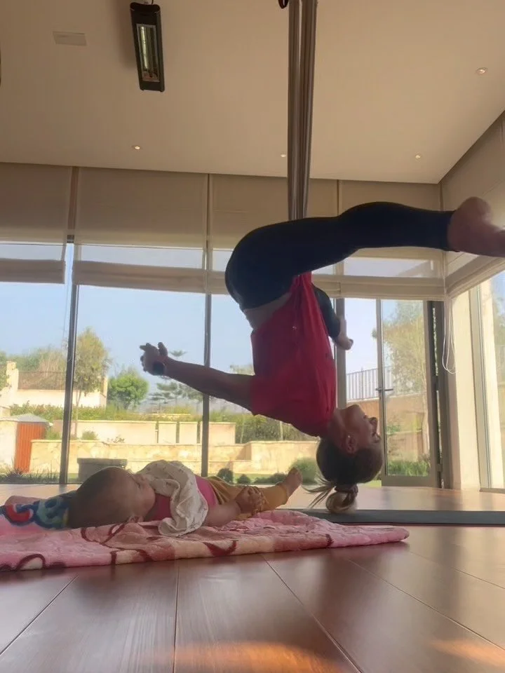 En Avril :
&bull;Retour au Yoga vinyasa et abdos, surf avec Baby sitter et une vraie sensation de retrouver de la force et de la tonicit&eacute; (et les courbatures qui vont avec)🤩
&bull;Un b&eacute;b&eacute; doux toujours aussi fantastique qui m&rs