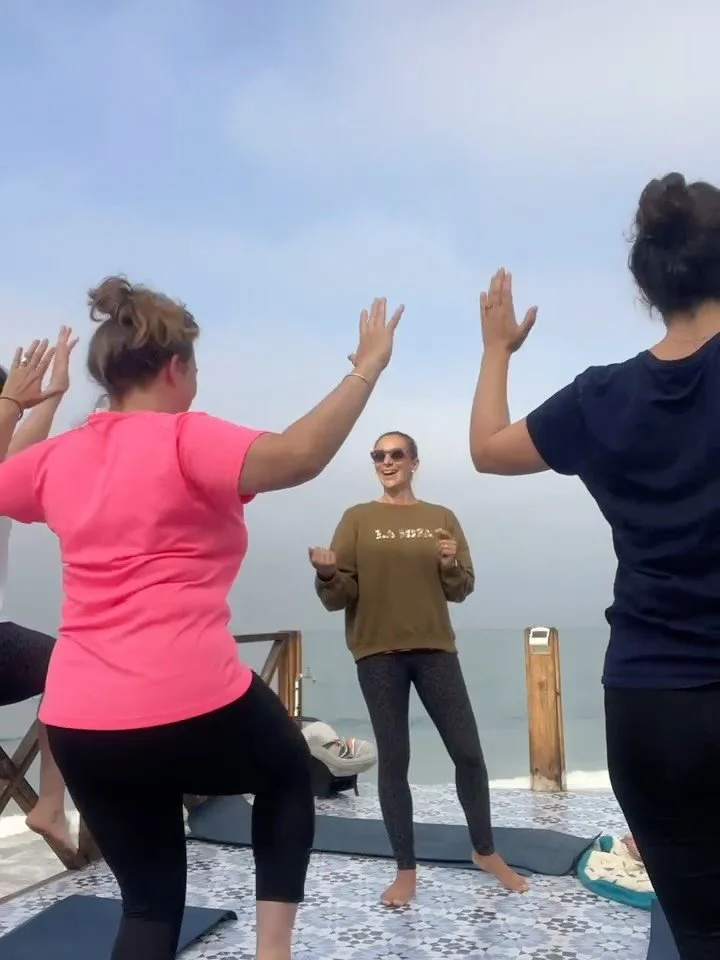 Un EVJF aux couleurs de l&rsquo;amiti&eacute; et de Taghazout pour Noor, Sol&egrave;ne et Alice 💖 !
Quel plaisir de les avoir accompagn&eacute;es dans la conception de ce s&eacute;jour sur-mesure de 3 jours :
Pilates et petit d&eacute;jeuners sur le