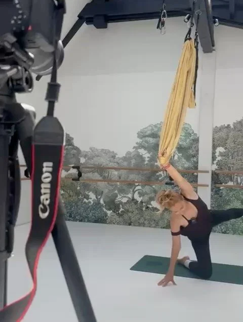Un mois d&rsquo;ao&ucirc;t pour recharger les batteries apr&egrave;s
une saison intense de mumpreneur☀️:

&bull;le lancement d&rsquo;une nouvelle saison de collaboration Yoga avec le Hilton avant de partir en vacances 🧘&zwj;♀️
&bull;une fin de saiso