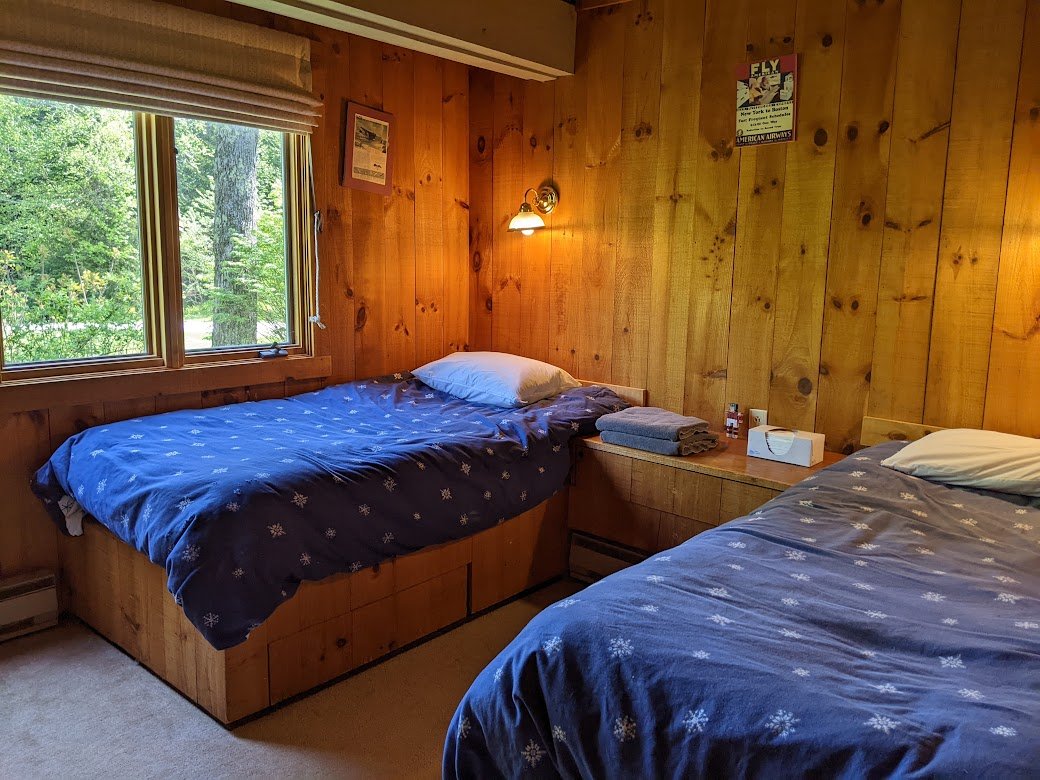 twin bedroom.jpg