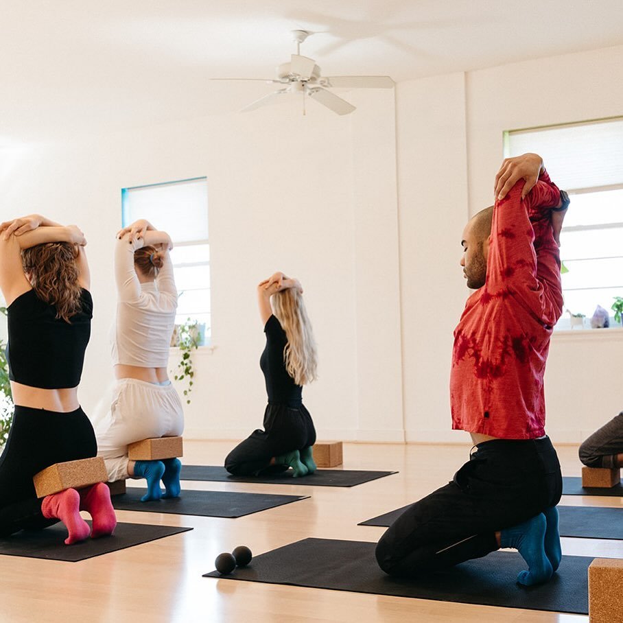 Yang Yoga refers to all dynamic styles of yoga such as: Hatha/Vinyasa, Katonah, Iyengar, Kundalini, Power, &amp; more! This class will be a practice creating heat in the body with a steady pace to keep your practice fluid and creative, so you can hav