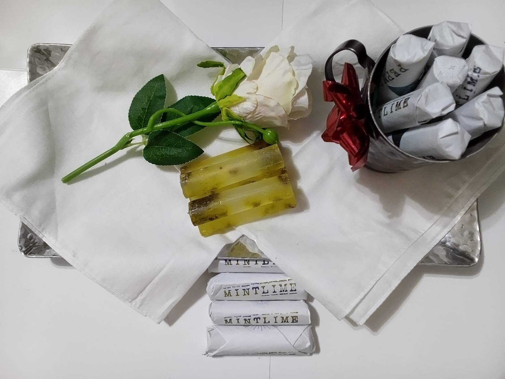 https://www.etsy.com/img/35873006/r/il/0c2e4b/4441026869/il_fullxfull.4441026869_r40s.jpg
