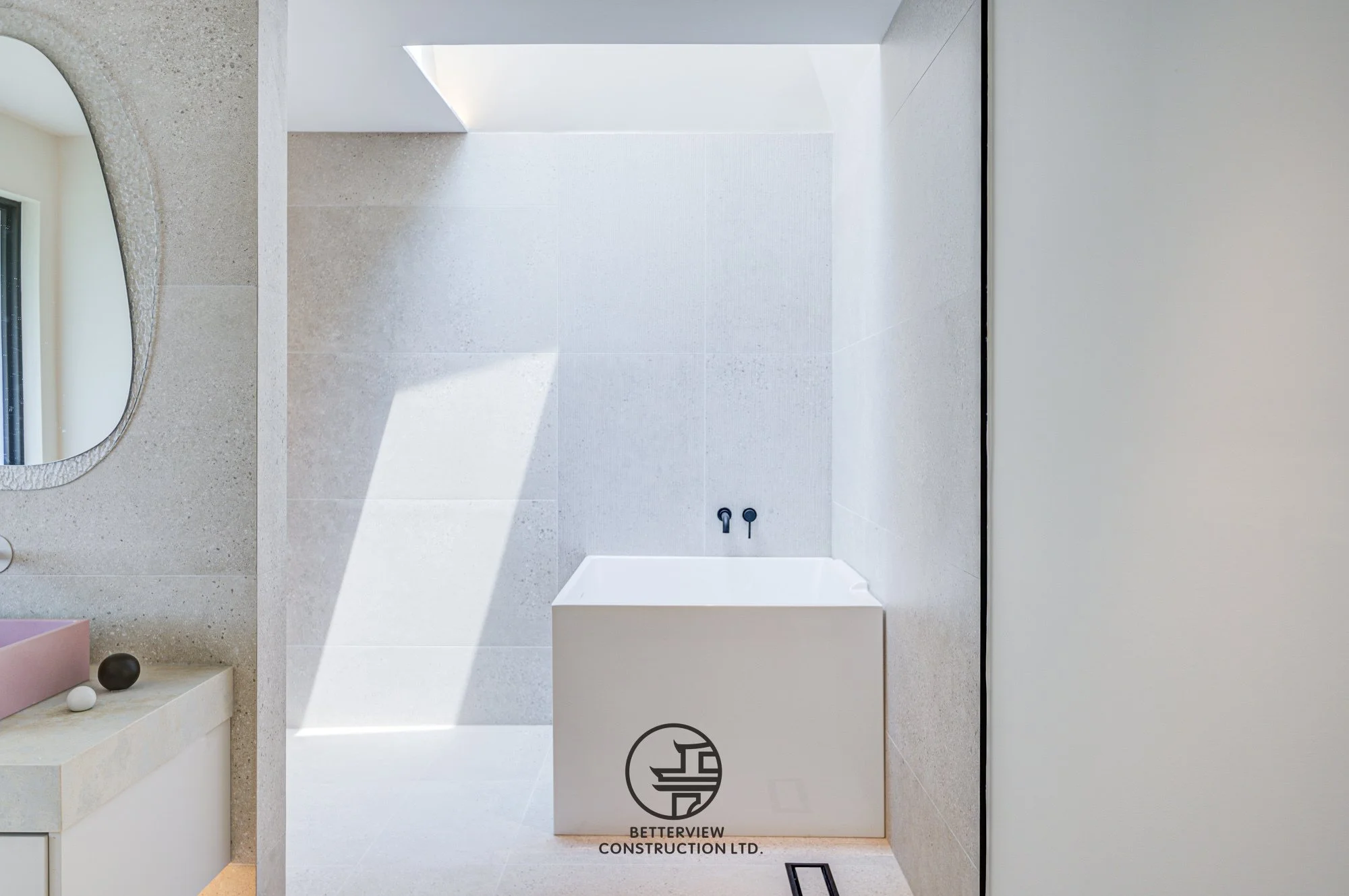 minimalist bathtub design in modern bathroom renovation