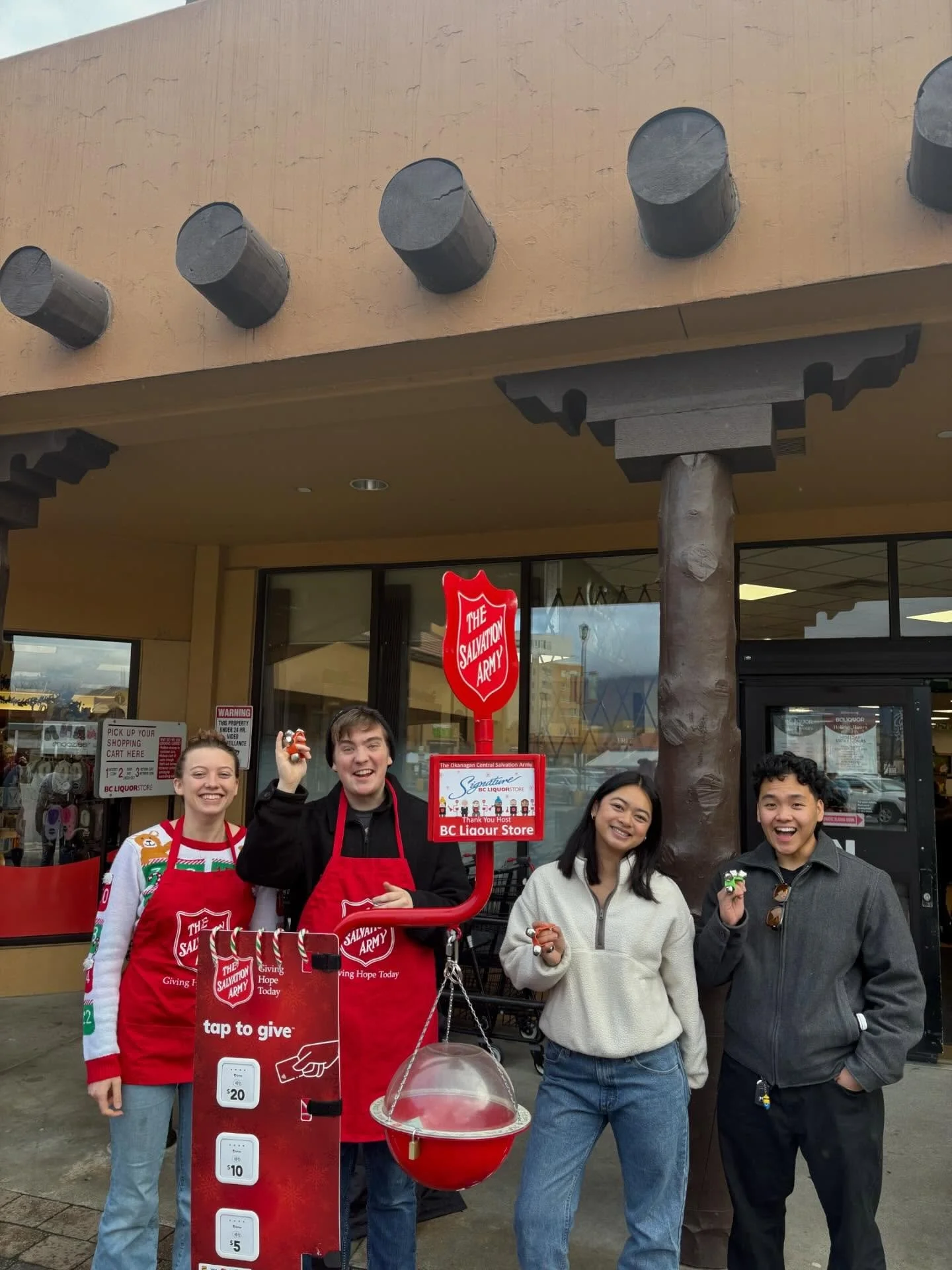 🔔Enactus OC volunteering in the community 

With exams wrapped up and holidays around the corner, our team took time to give back by volunteering with @salvationarmycanada for their 2025 Kettle Campaign, where proceeds raised go toward supporting in