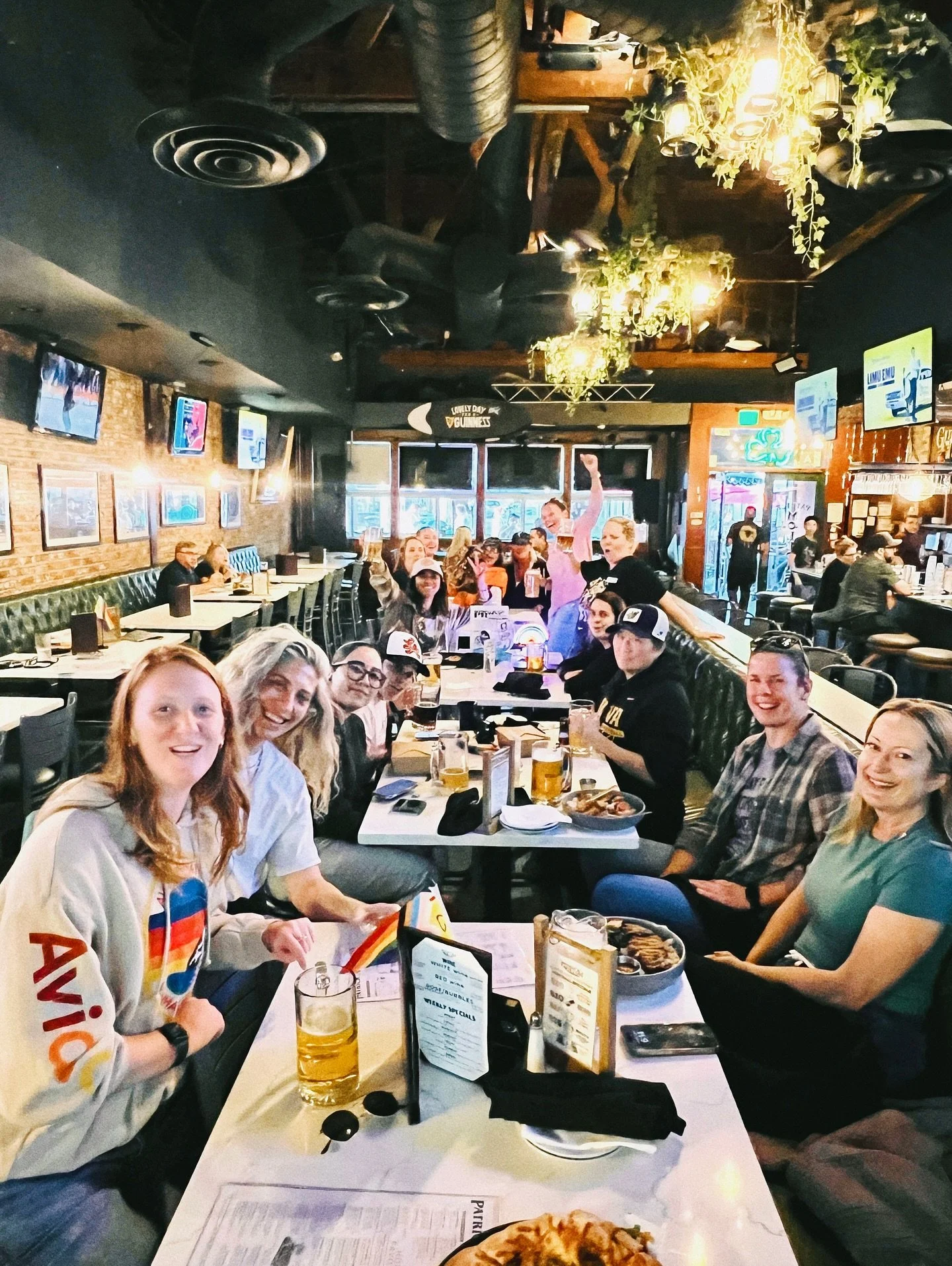 The gays love basketball🏀 Thanks to @patrickmolloys for hosting their space for our WNBA watch party! 

#hermosabeachpride