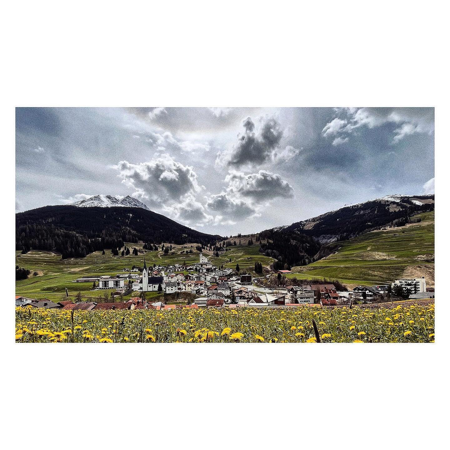 #savognin_bivio_albula #savognin #palaverbar #savognintourismus #terrace #travel #photography #mountains #berge #mountainslife #turismus #clouds #photooftheday 

📸: @_ziva.art.energy_