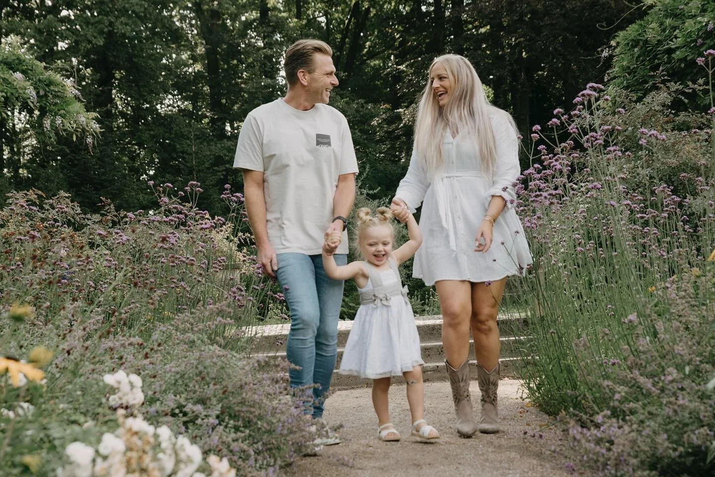 Nog een week en dan is het zover! Dan is de bruiloft van @elkeb1987 en @berryd1981 en ik mag deze vastleggen! Ik kan niet wachten want het belooft een prachtige dag te worden. Vandaag maakten we al wat foto&rsquo;s samen🤗 #bruiloft# wedding #prewede