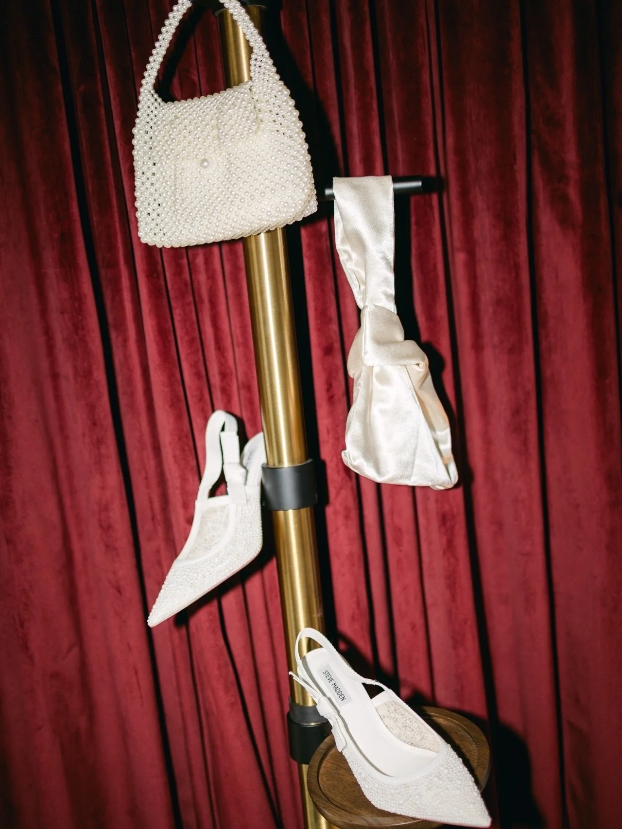 Very, very into the vibe of J+O&rsquo;s day &hearts;️ Cutest fact ever: J&rsquo;s parents were married on 09/27 &amp; O&rsquo;s parents were married on 09/29, so they chose their 09/28 to be &ldquo;surrounded&rdquo; by them 🥹
📸 @515photoco