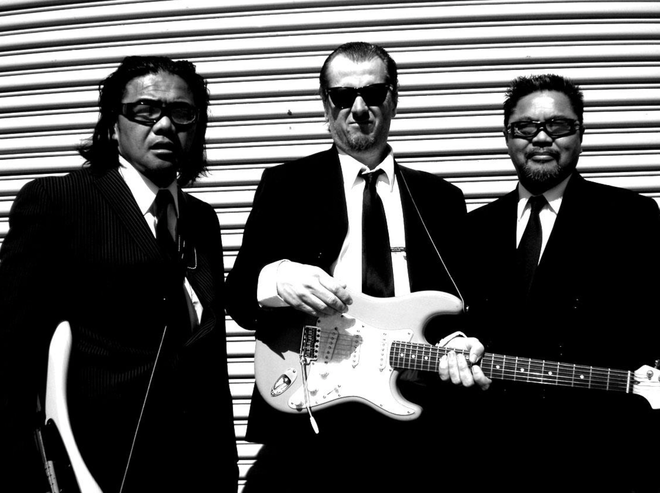 THURSDAY: BUZZY FRETS