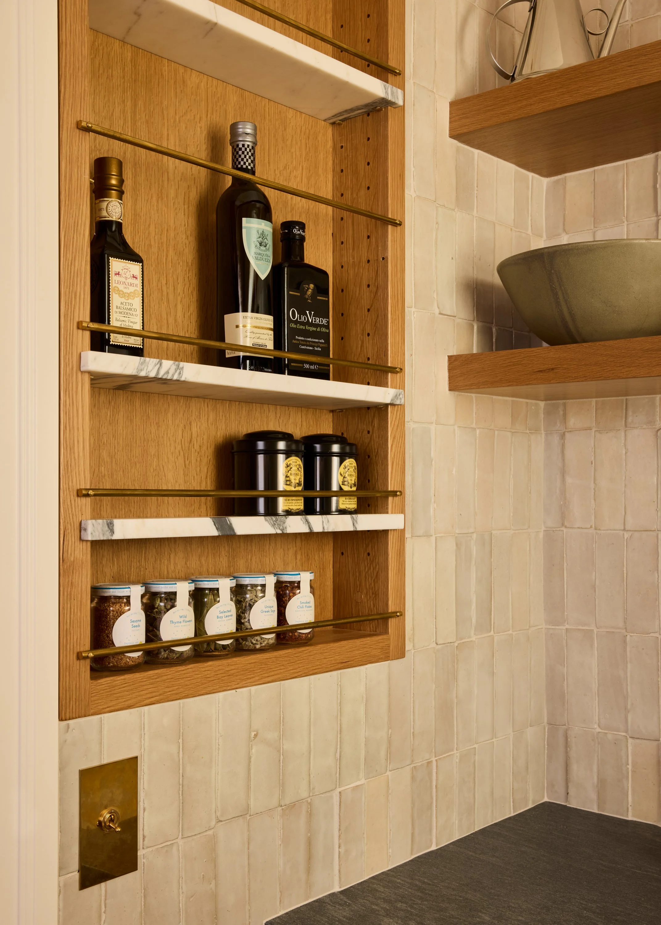 Plaza-Drive_Kitchen-Pantry_008.jpg