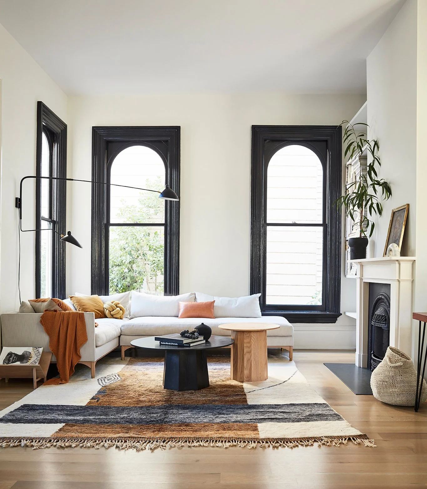 DM1219_ErinHiemstra__LIVINGROOM_V1-4616_HERO_R.jpg