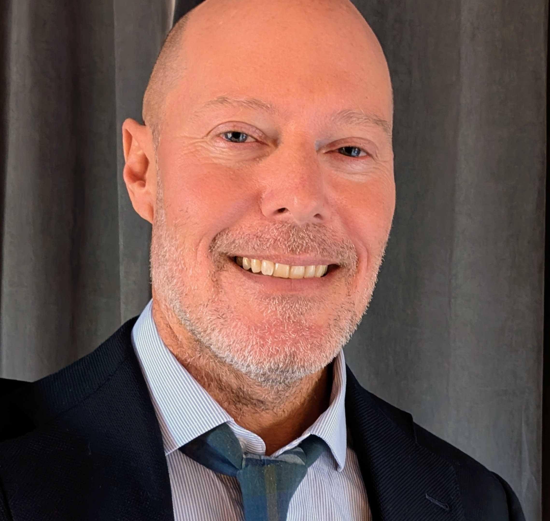 Robert Pitts' headshot