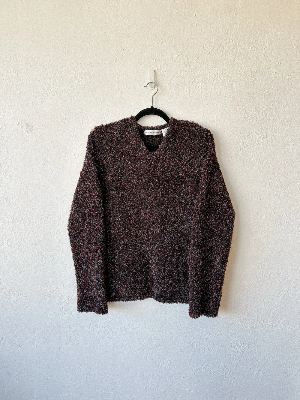 y2k Victoria Jones Textured Vneck Sweater (L/XL) — Sandhill Goods