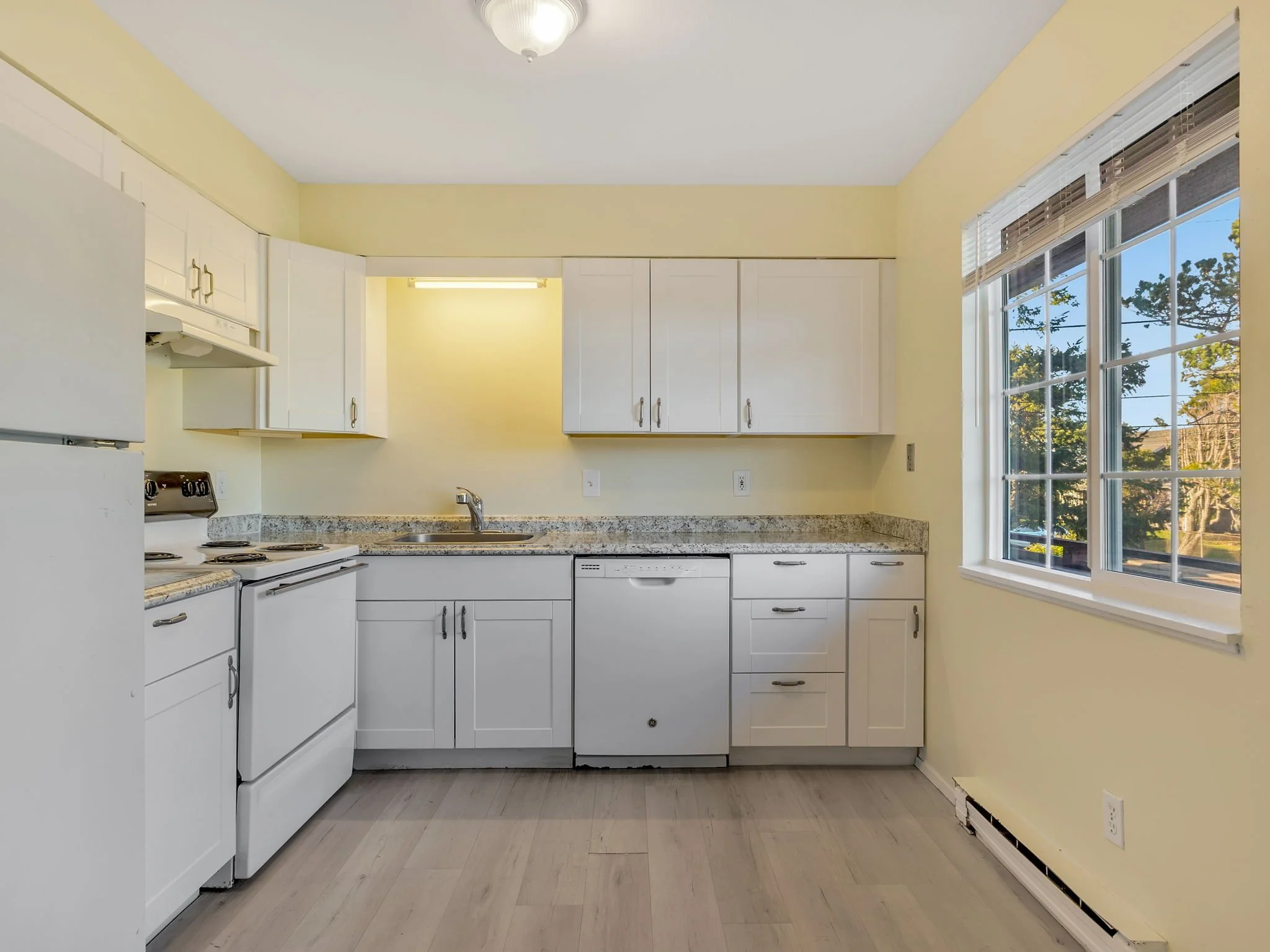 9-web-or-mls-2135 S Edgewood-06.jpg