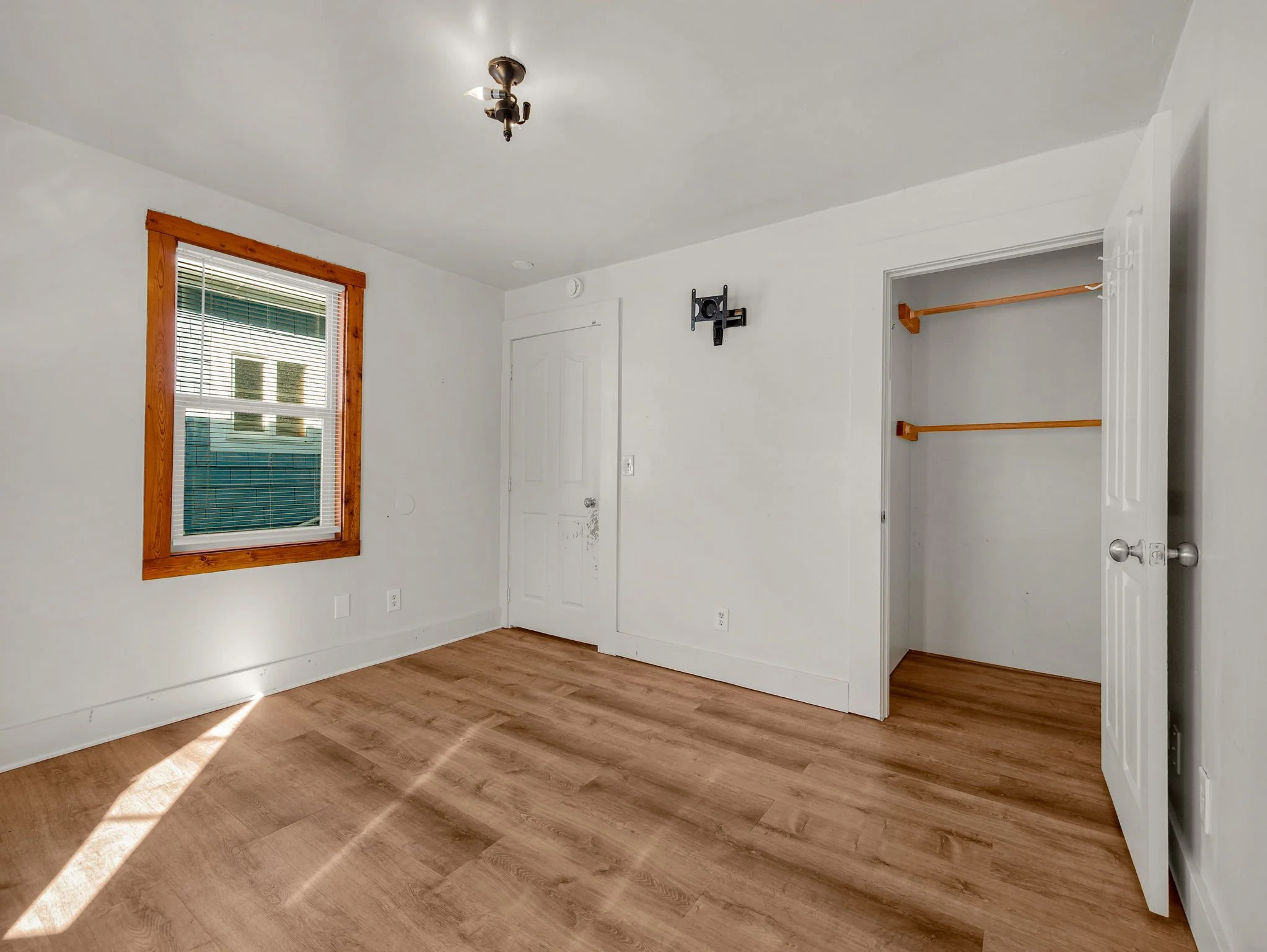 43-web-or-mls-92303 Willow Rd-43.jpg