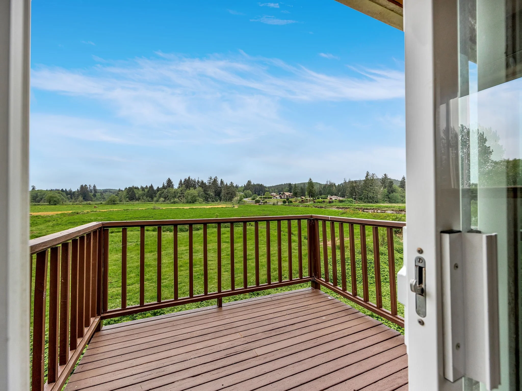 22-web-or-mls-90560 Logan Rd-21.jpg