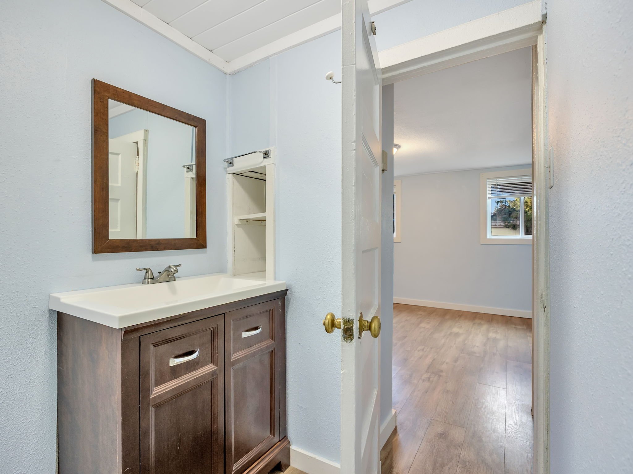 21-web-or-mls-91907 Hwy 104-20.jpg