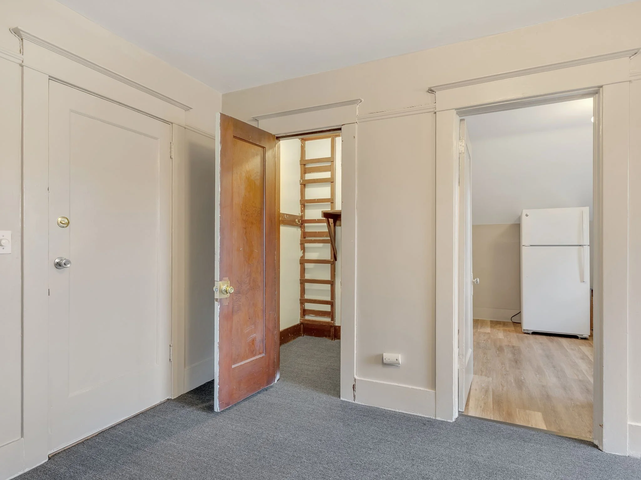 21-web-or-mls-1320 Franklin Ave-05.jpg