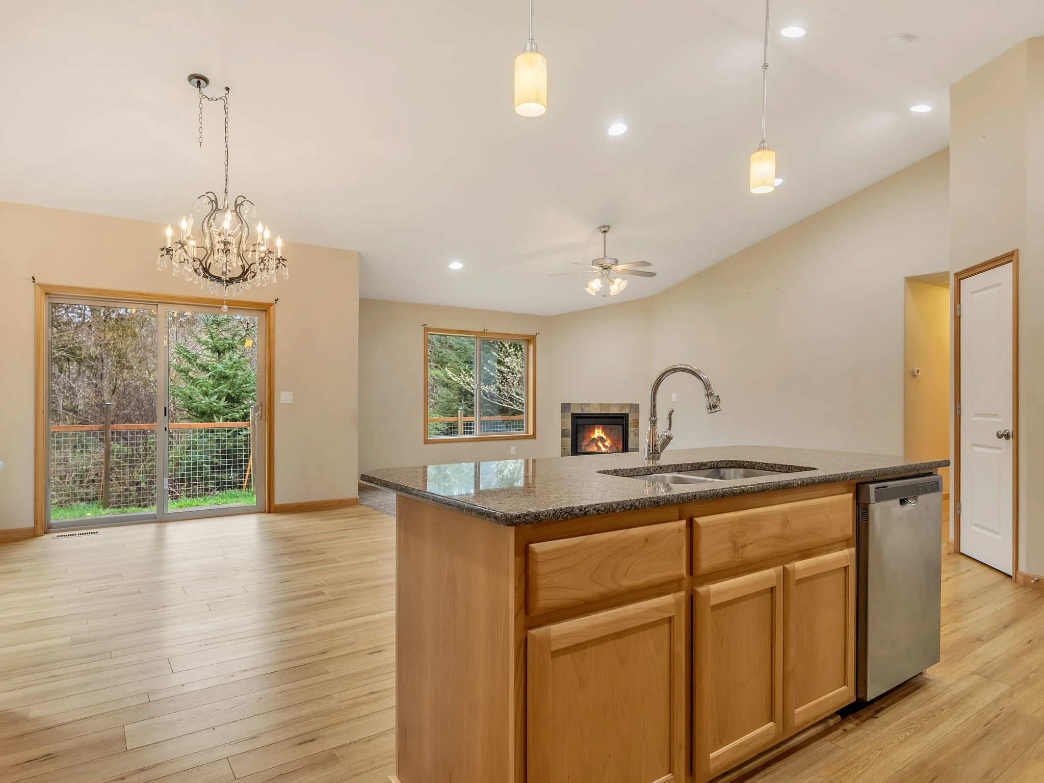 13-web-or-mls-1730 Pacific Ridge Ln-13.jpg