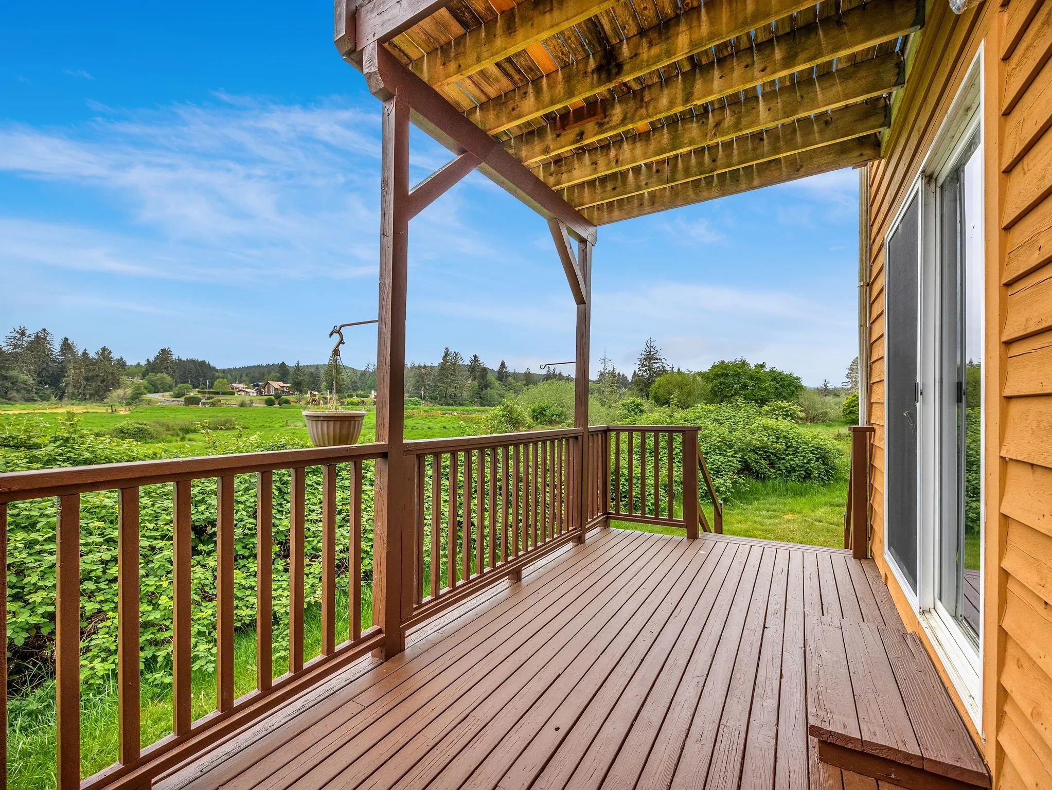 14-web-or-mls-90560 Logan Rd-6.jpg
