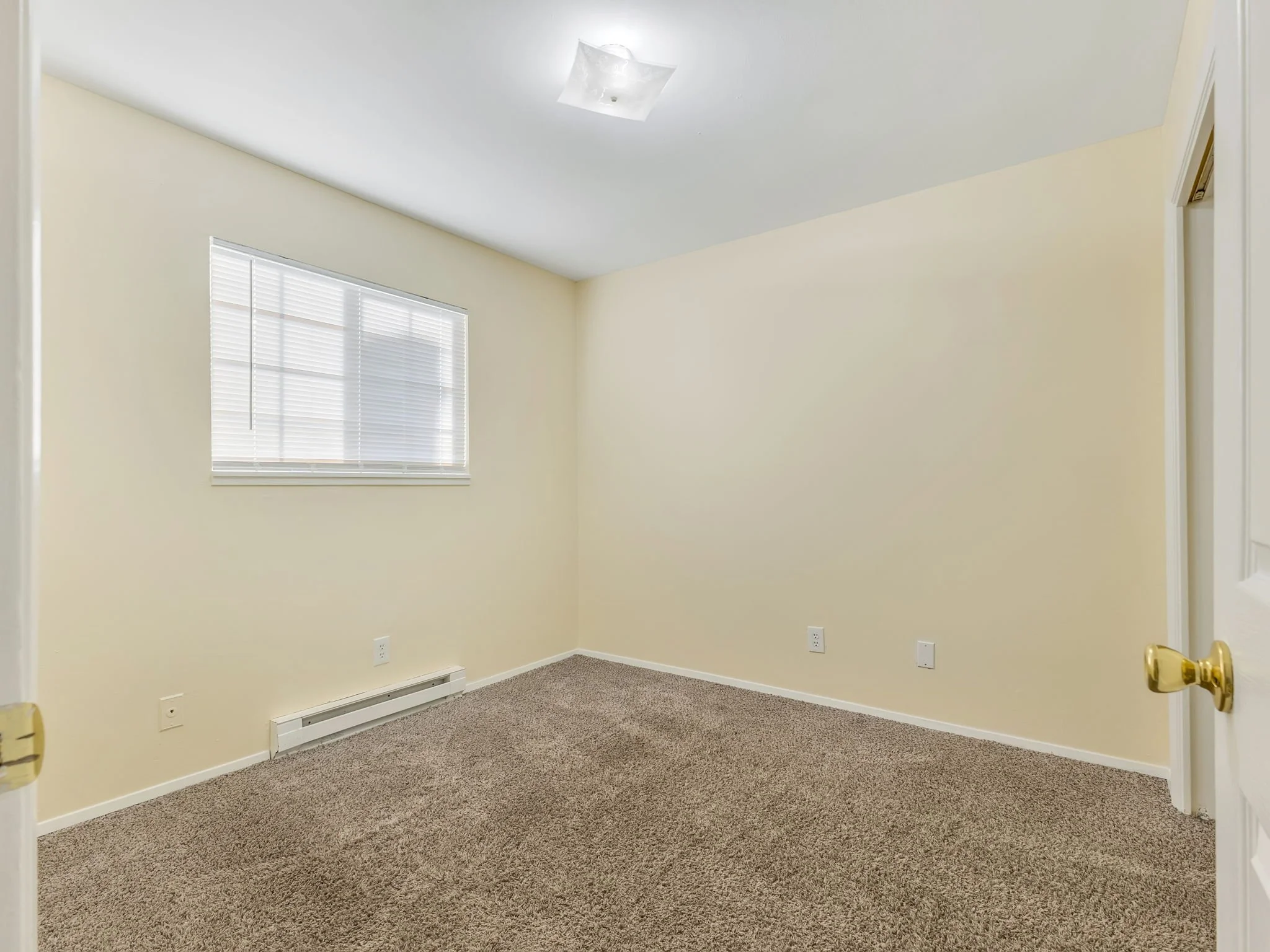 24-web-or-mls-2135 S Edgewood-22.jpg