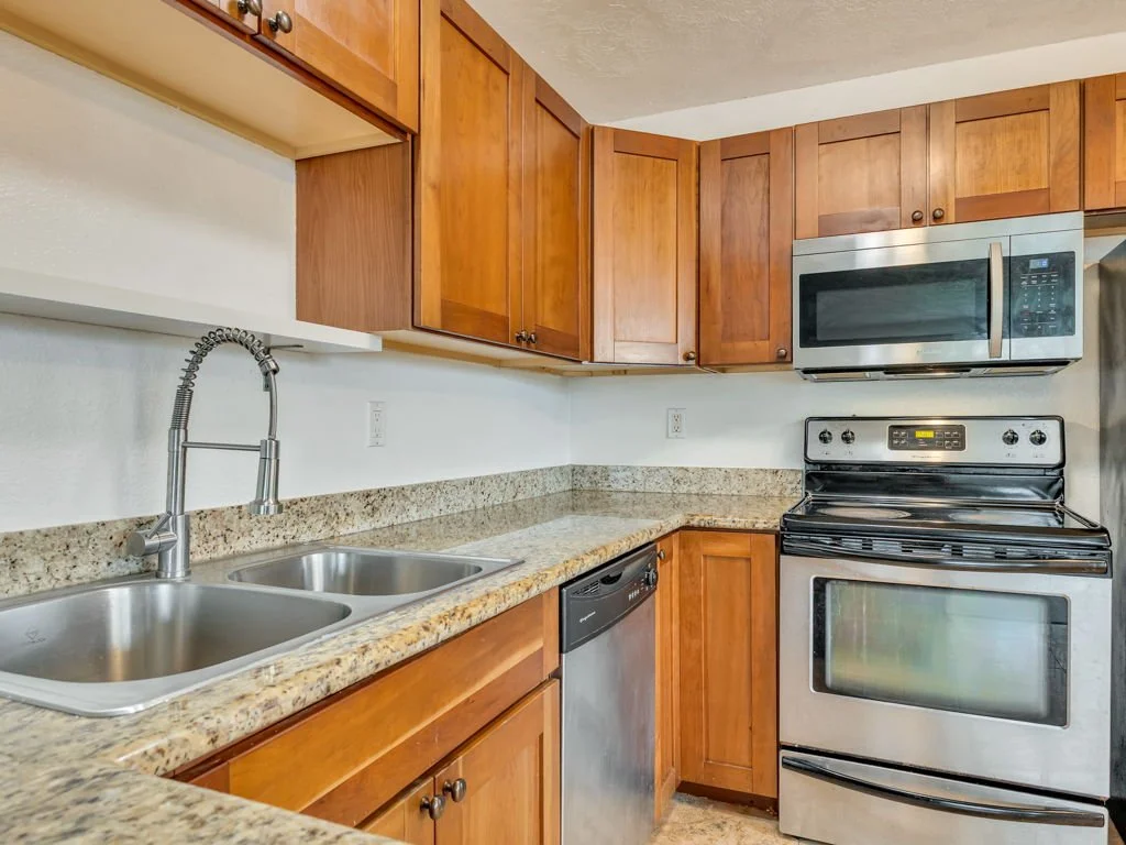 8-web-or-mls-1601 Broadway St #19-08.jpg