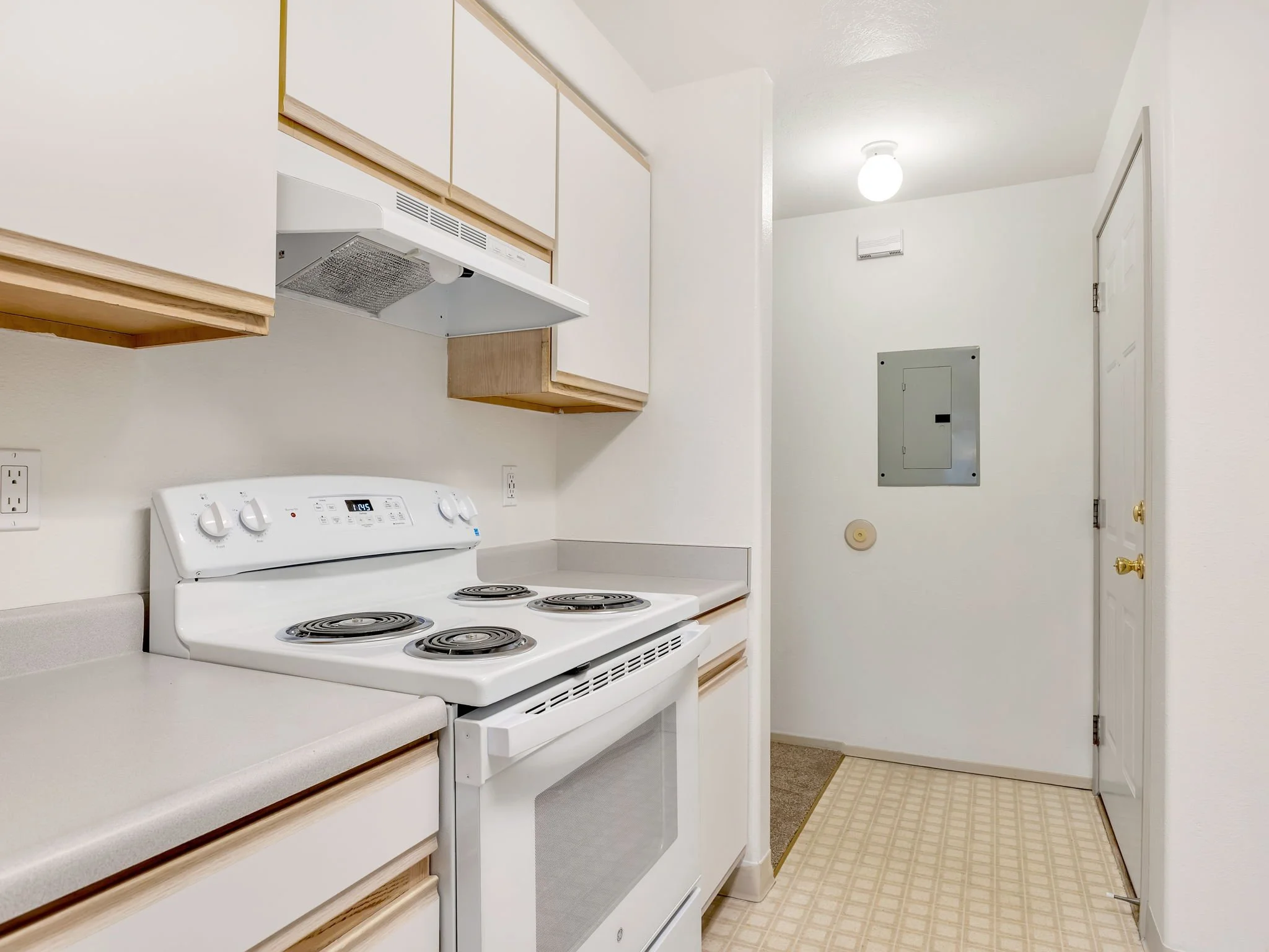 5-web-or-mls-355 S Wahanna Rd-05.jpg