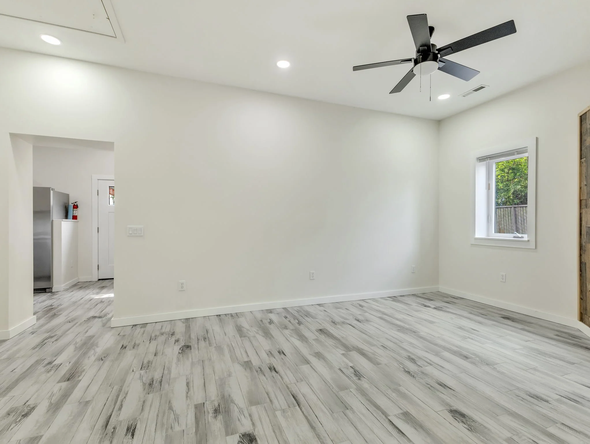12-web-or-mls-138 S Main-12.jpg