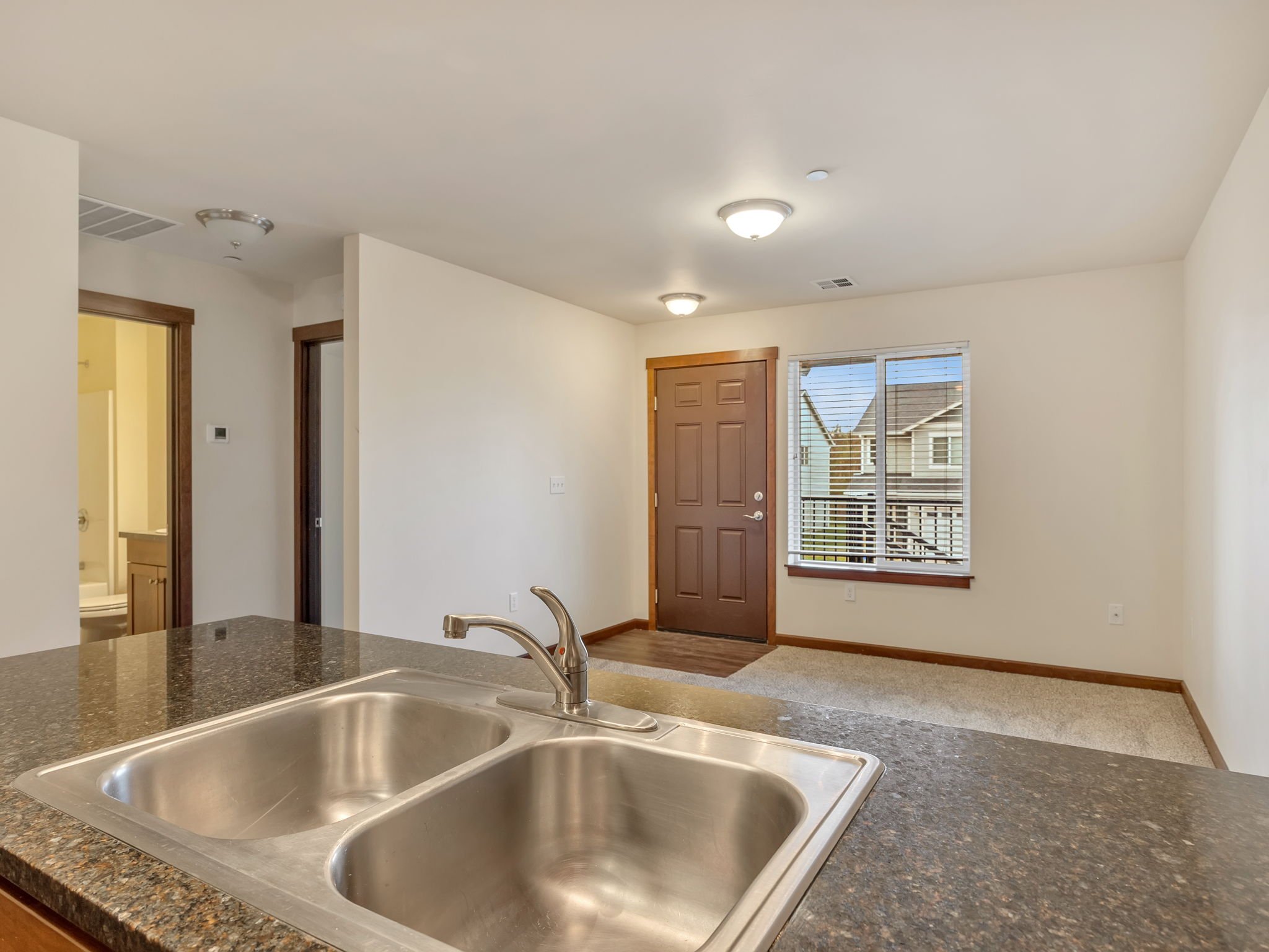 11-web-or-mls-1563 SE Honeysuckle Lp-11.jpg