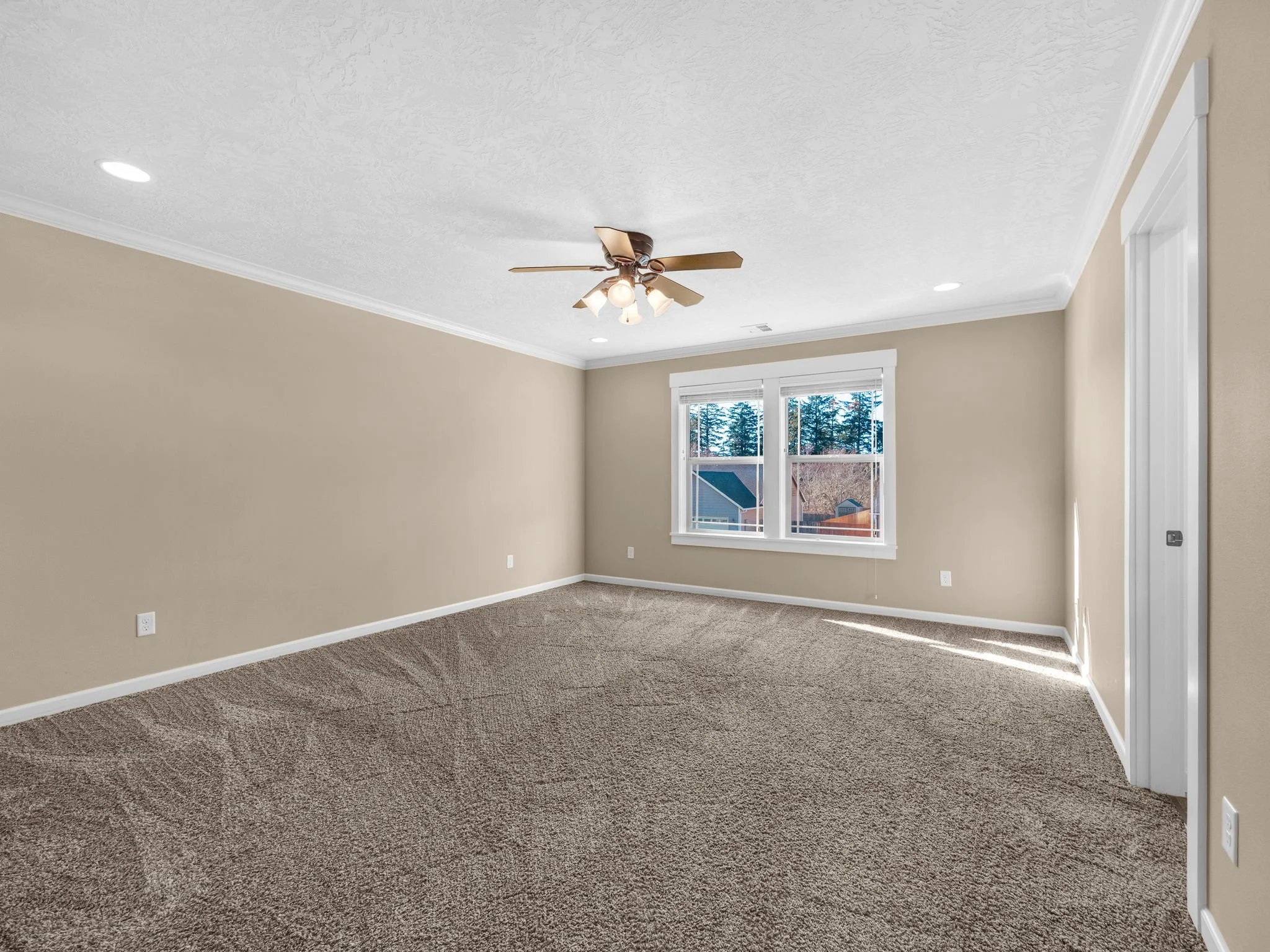 22-web-or-mls-330 SW Kalmia Ave-22.jpg