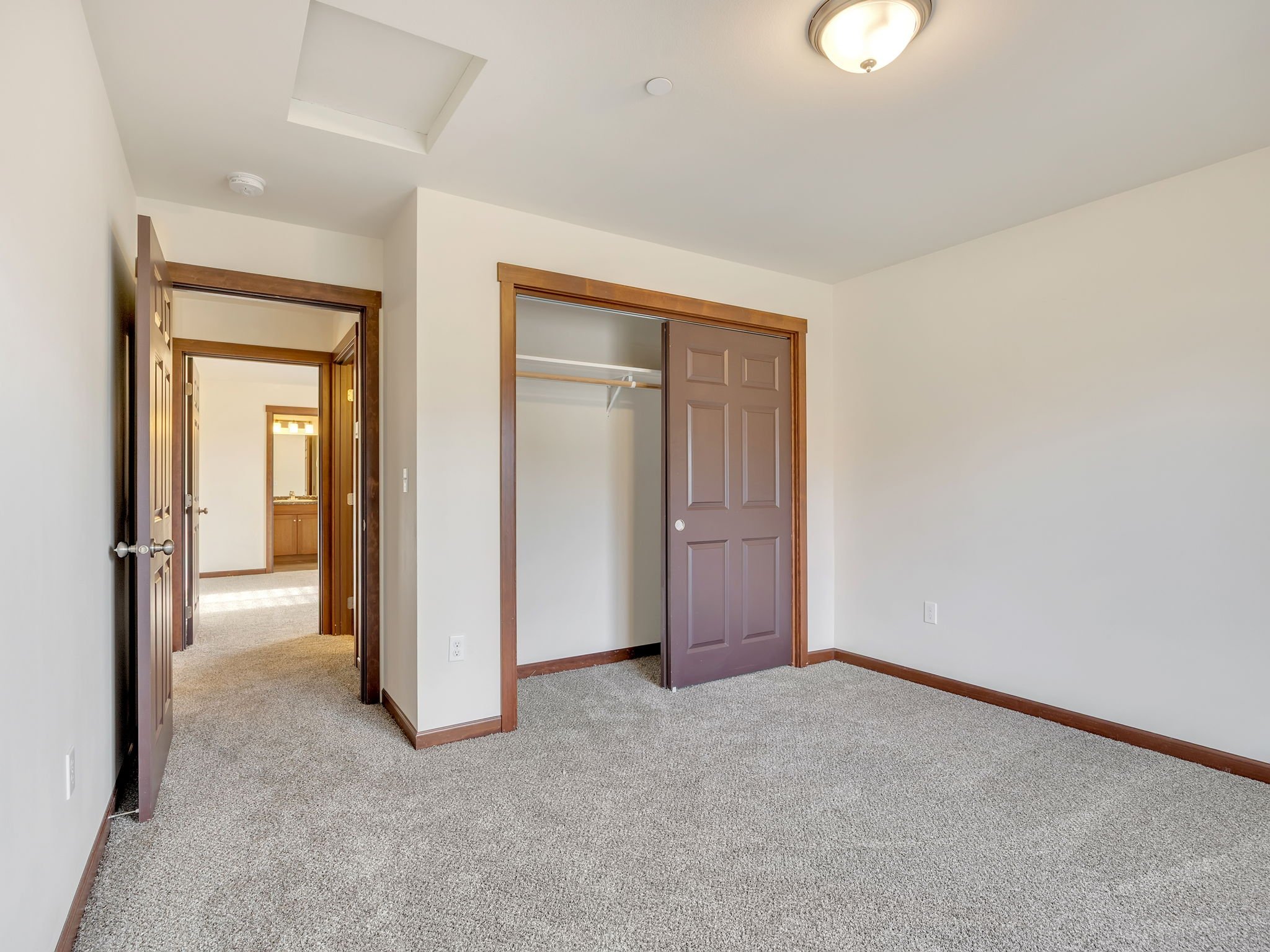 21-web-or-mls-1563 SE Honeysuckle Lp-21.jpg