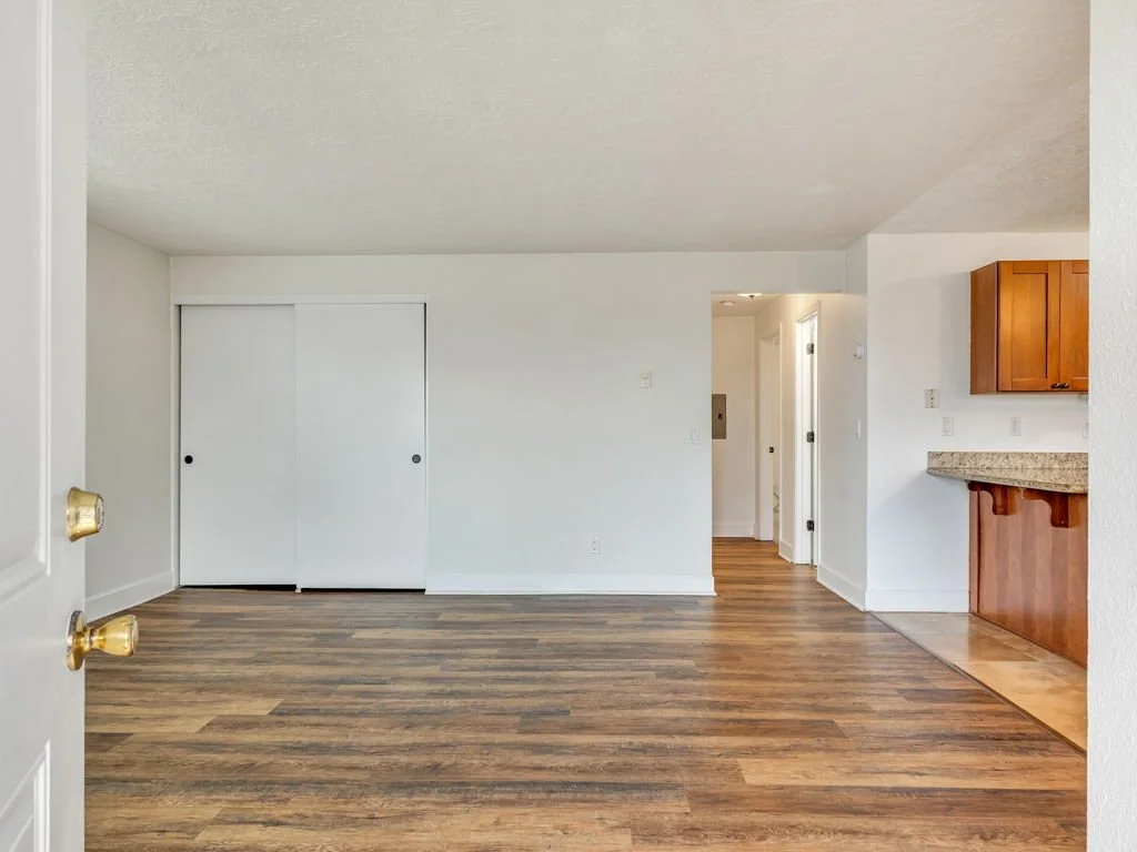 3-web-or-mls-1601 Broadway St #19-03.jpg