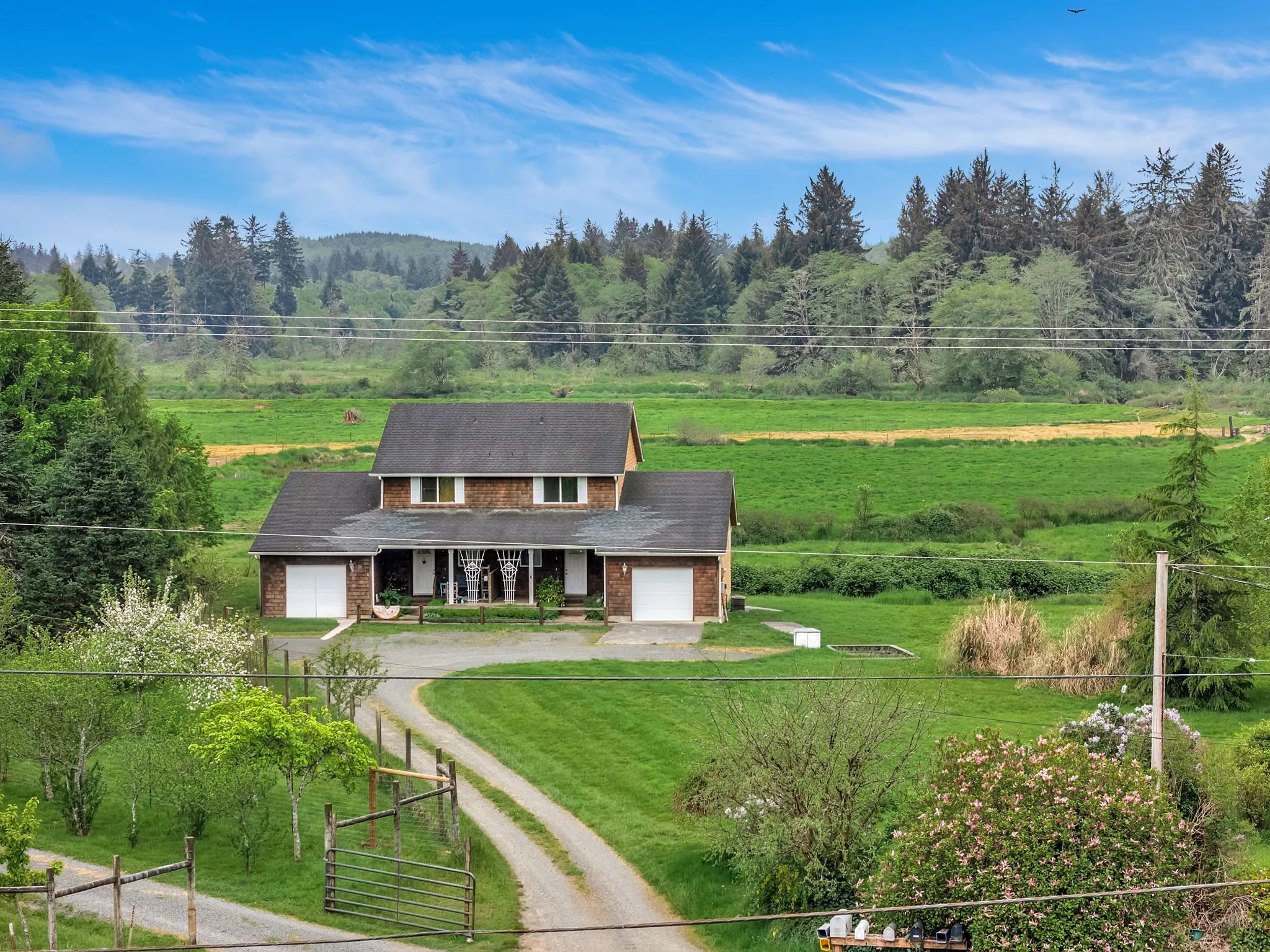 3-web-or-mls-90560 Logan Rd-4.jpg