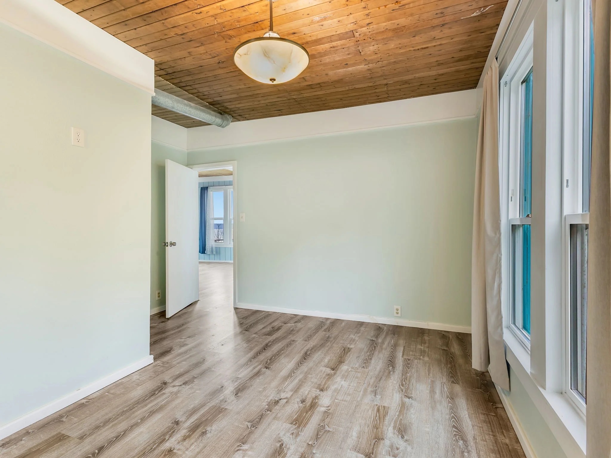 21-web-or-mls-3088 Harrison Ave-20.jpg