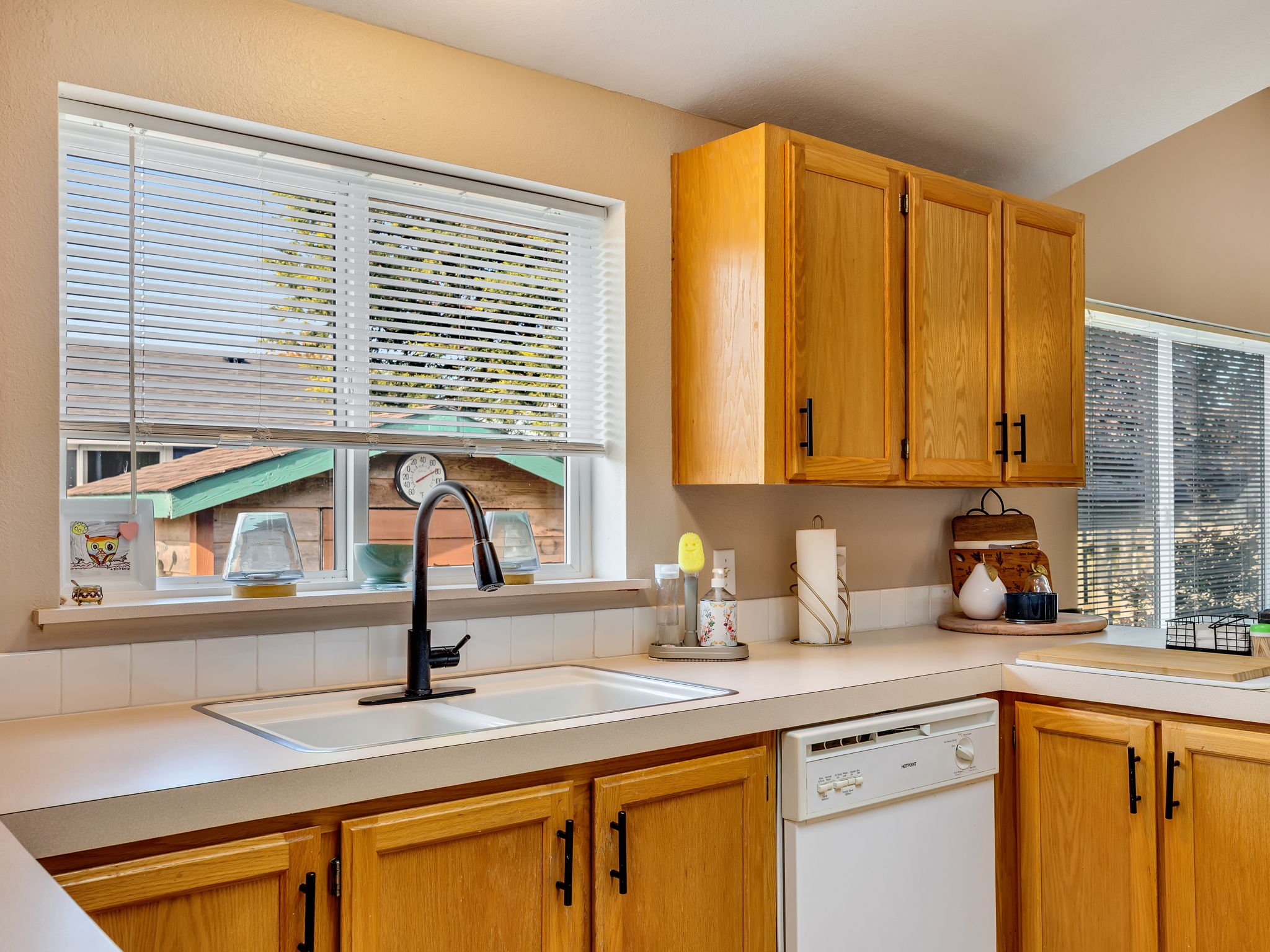 25-web-or-mls-1100 NW Warrenton Dr #356, Warrenton-25.jpg