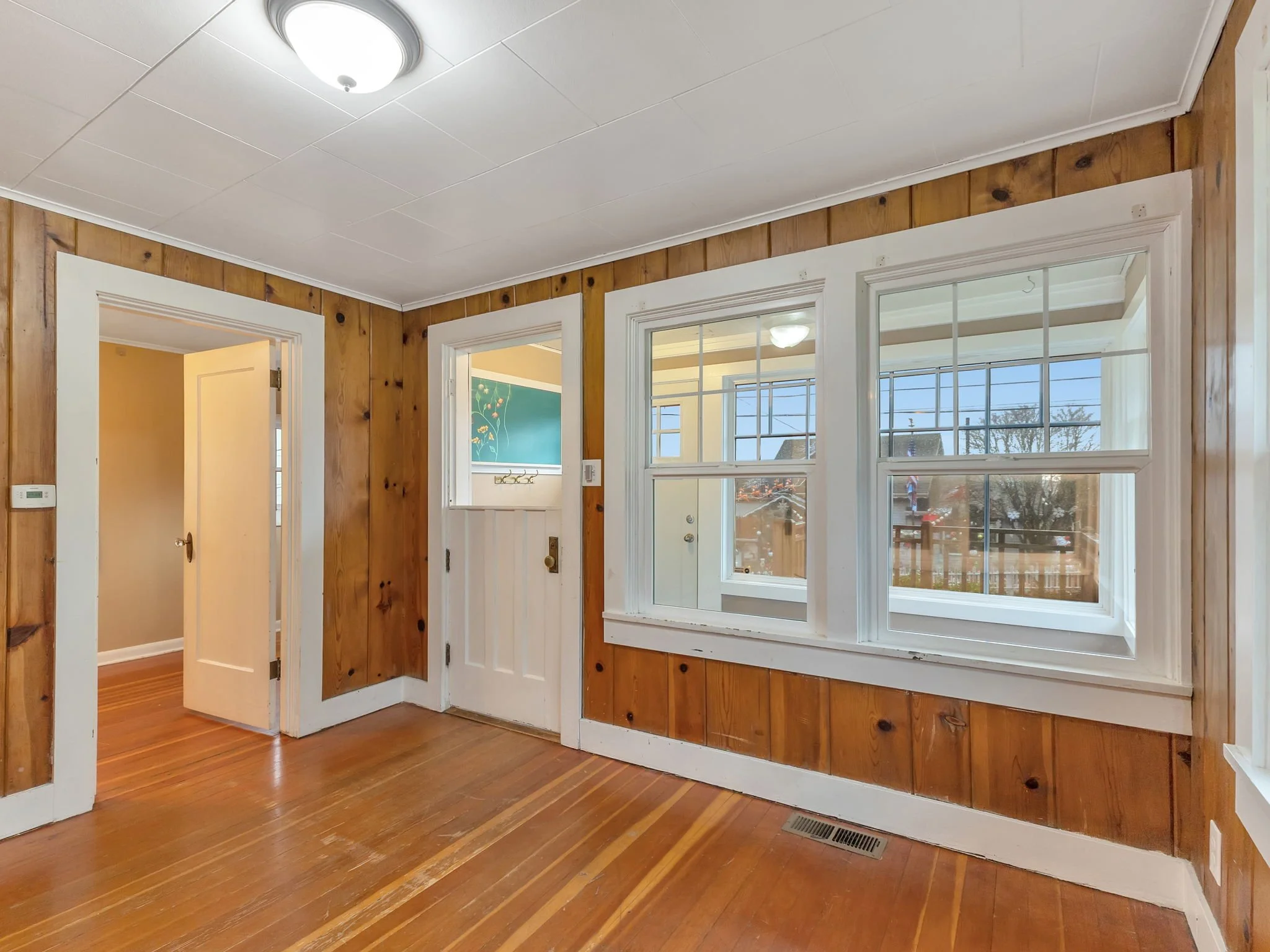 11-web-or-mls-809 Glasgow Ave-11.jpg