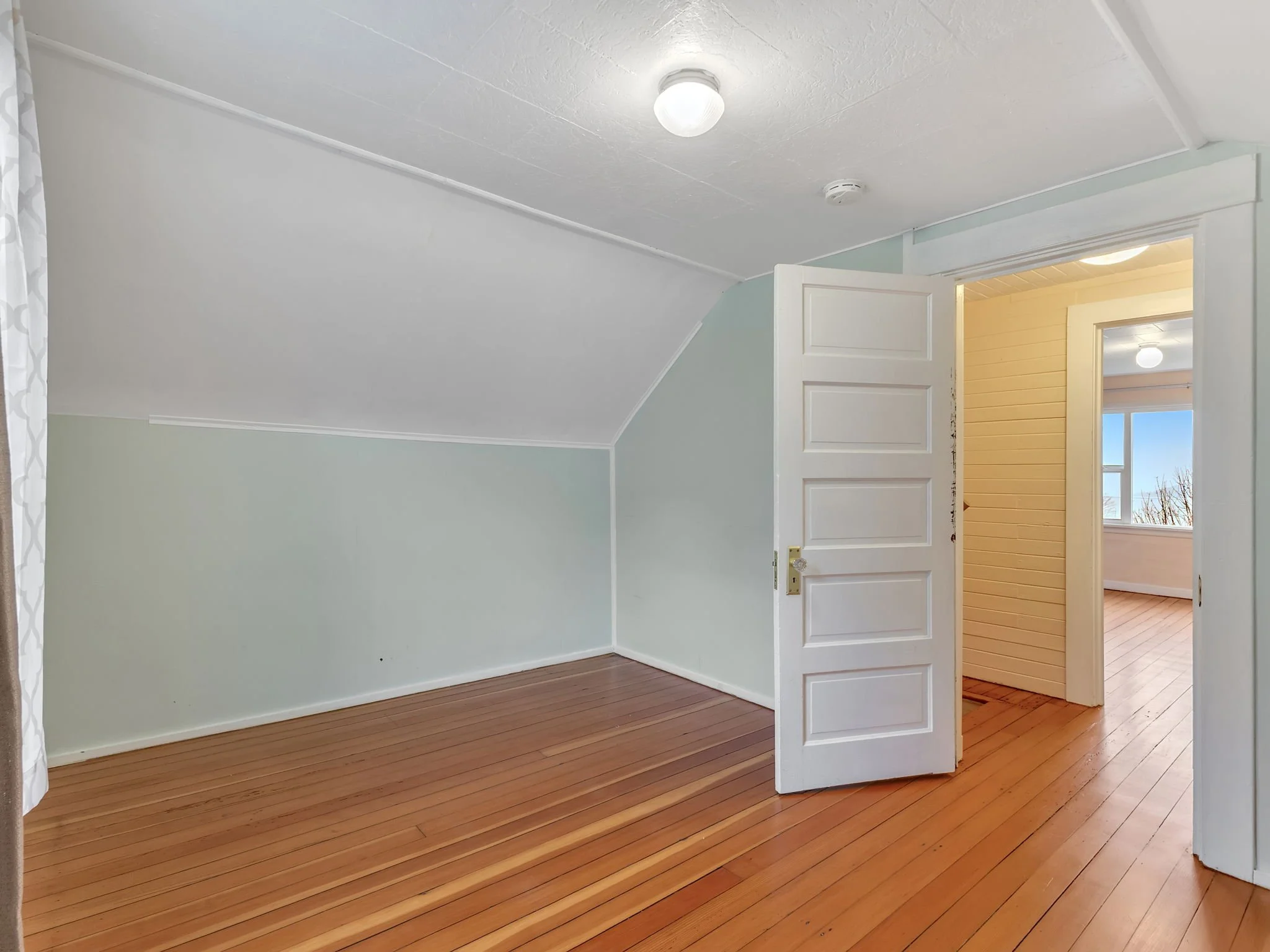 25-web-or-mls-3088 Harrison Ave-26.jpg