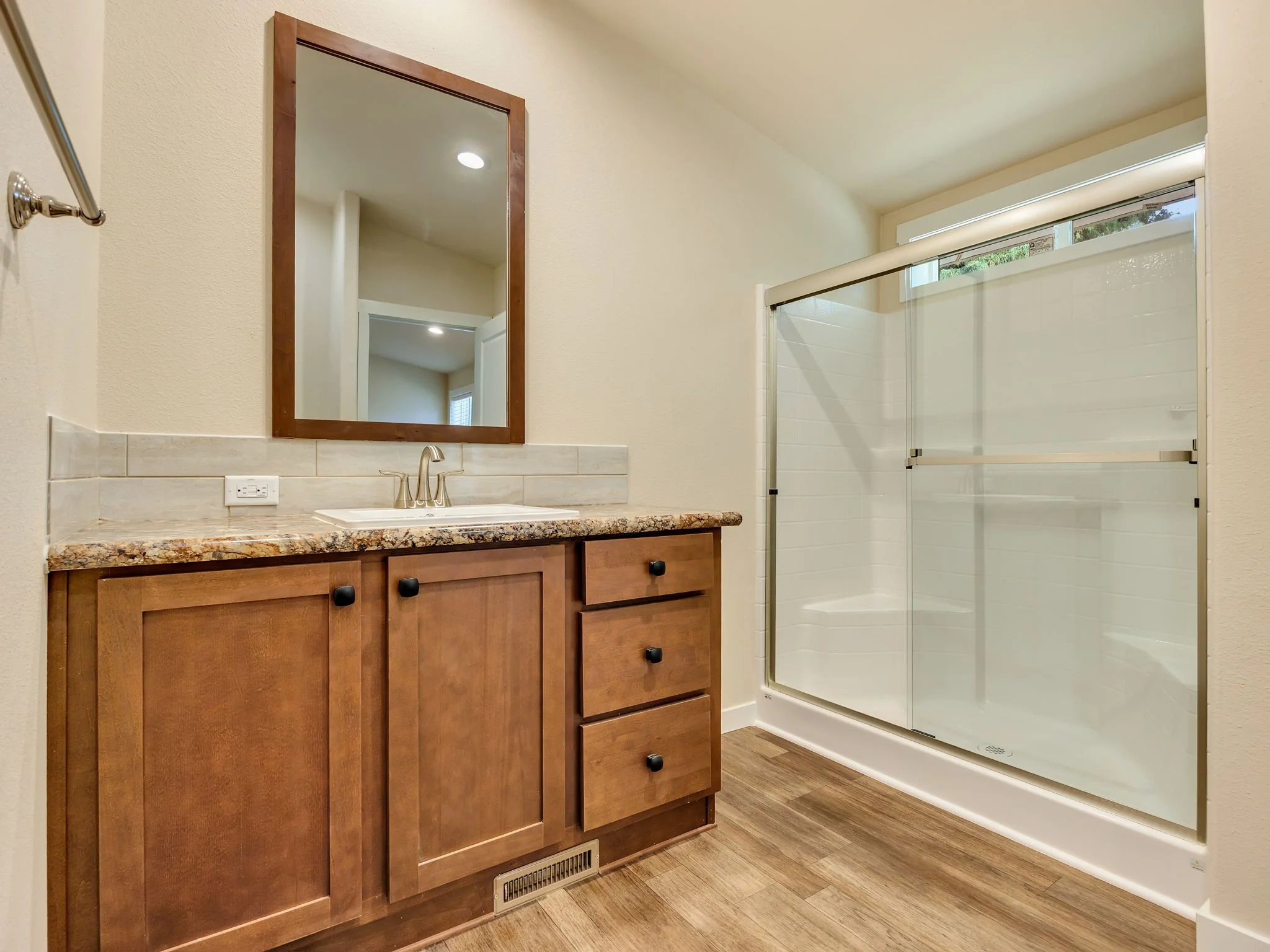 34-web-or-mls-92166 Conroy Rd-29.jpg