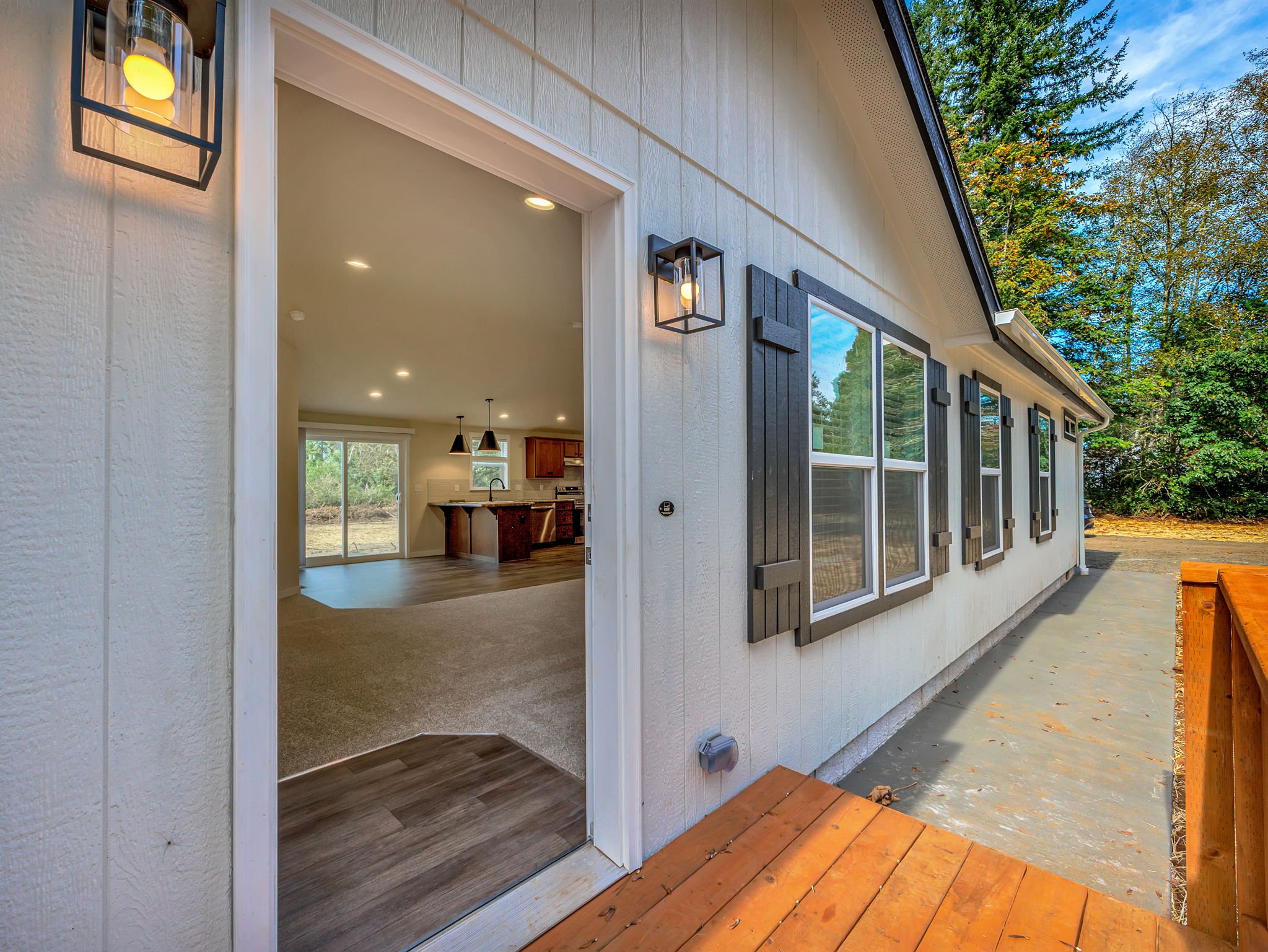 8-web-or-mls-92166 Conroy Rd-08.jpg
